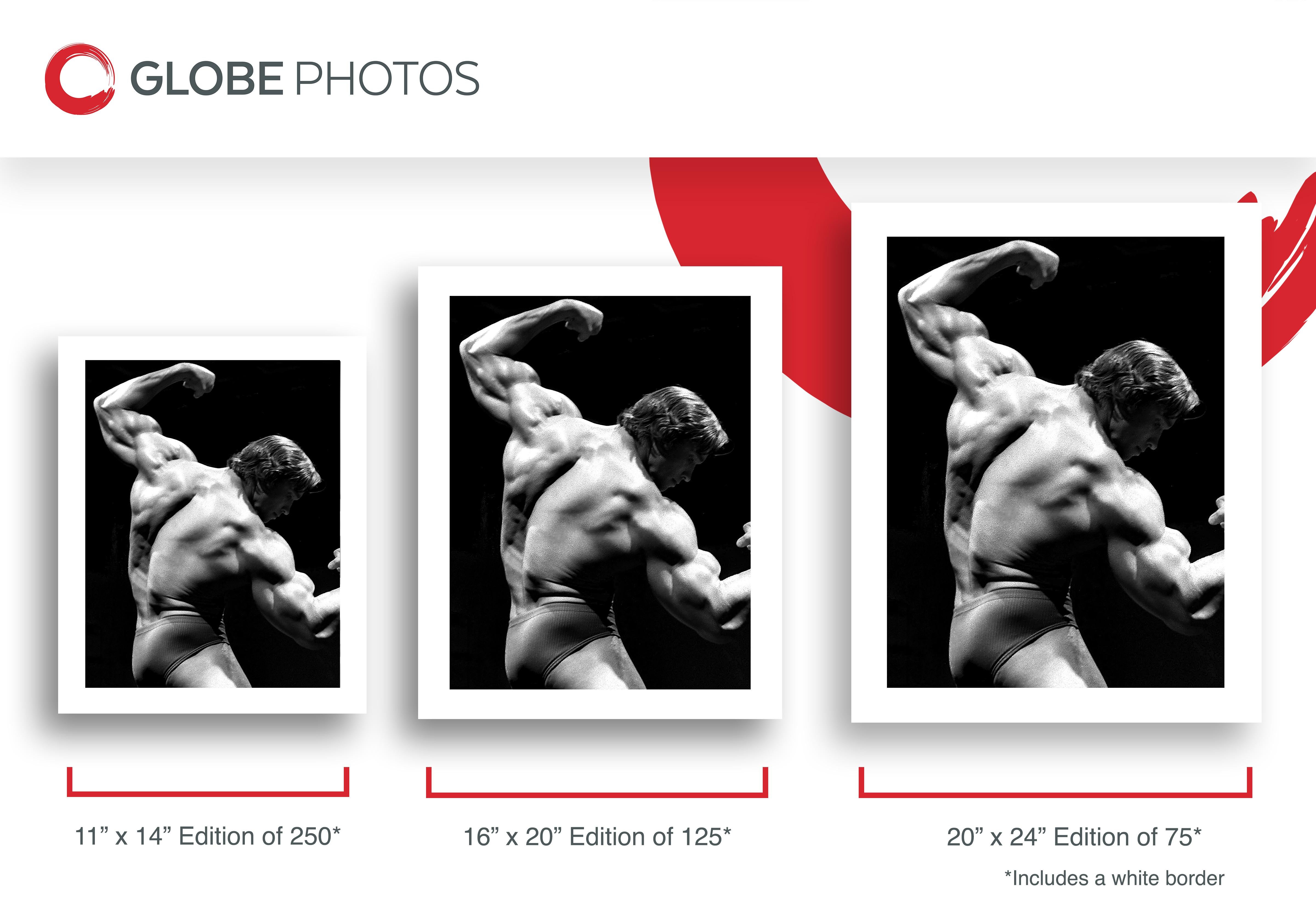 Arnold Schwarzenegger Flexing (Zeitgenössisch), Photograph, von Arthur Gordon