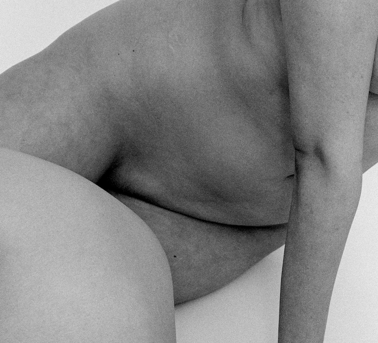 These photographs explore tonality, texture, mass and depth in context of the human figure. 

These figure studies intend to explore and demonstrate the shapes and patterns of human form in the context of tonality and space. Line, movement through