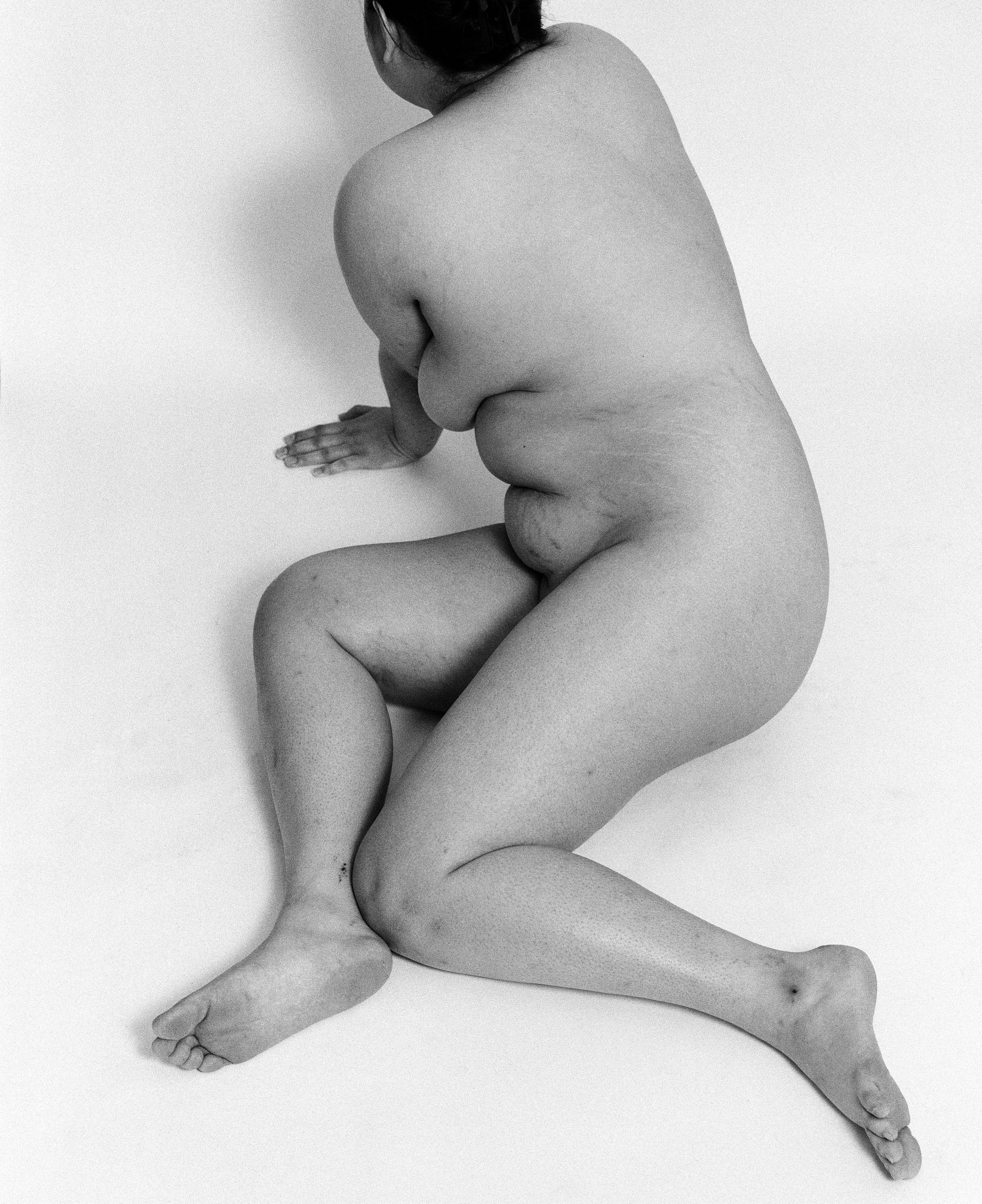 Arthur Hauser Nude Photograph – Figurenstudie Nr. 33