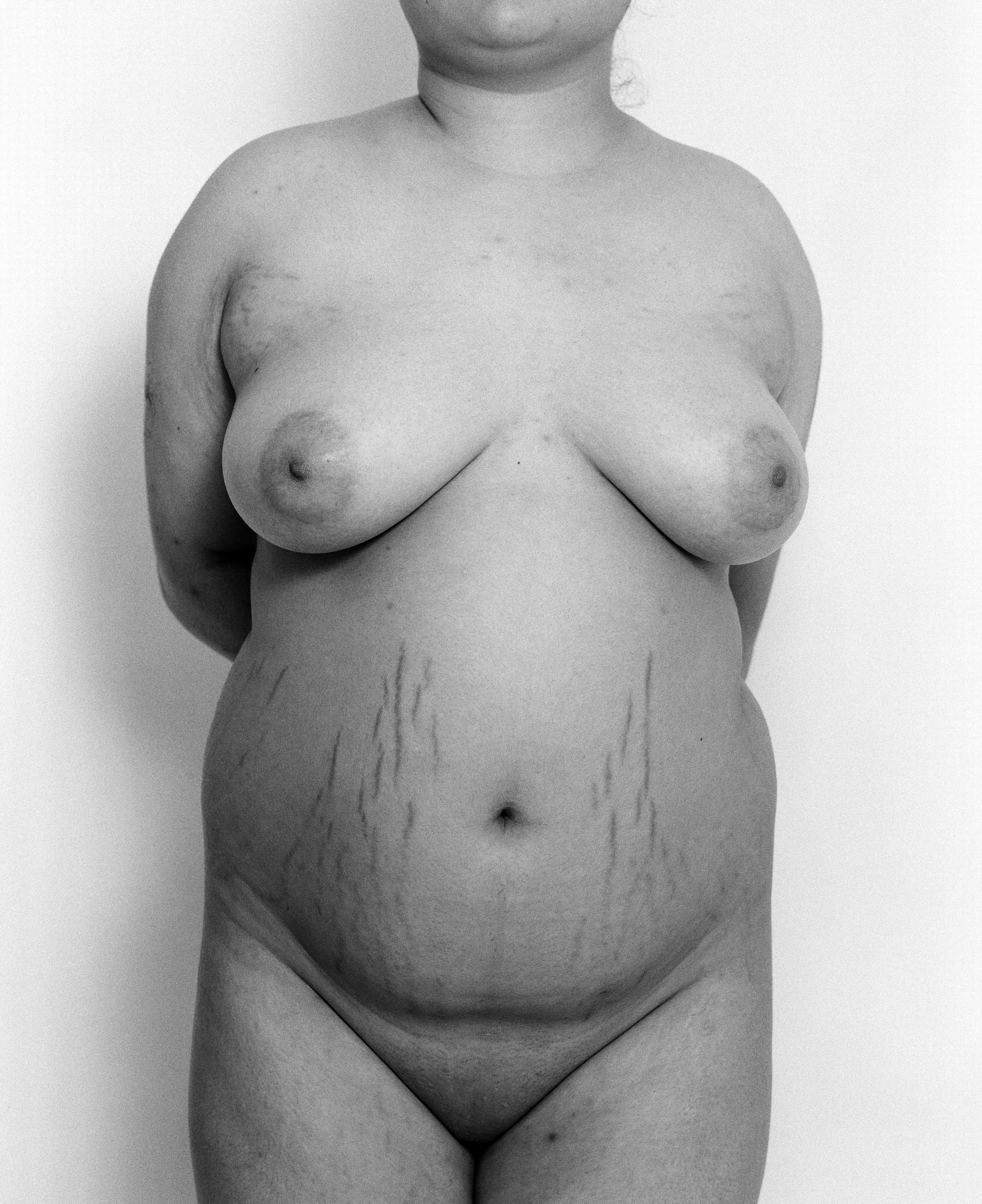 Arthur Hauser Nude Photograph – Figurenstudie Nr. 35