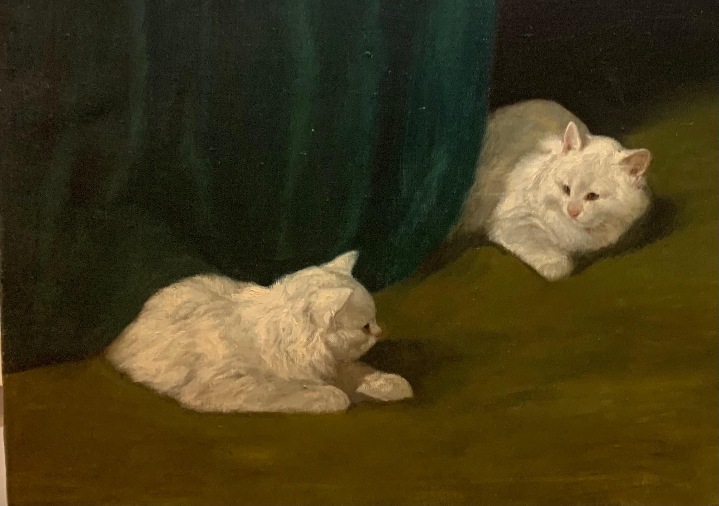 Deux chats blancs se détendant parmi des rideaux verts d'Arthur Heyer en vente 8