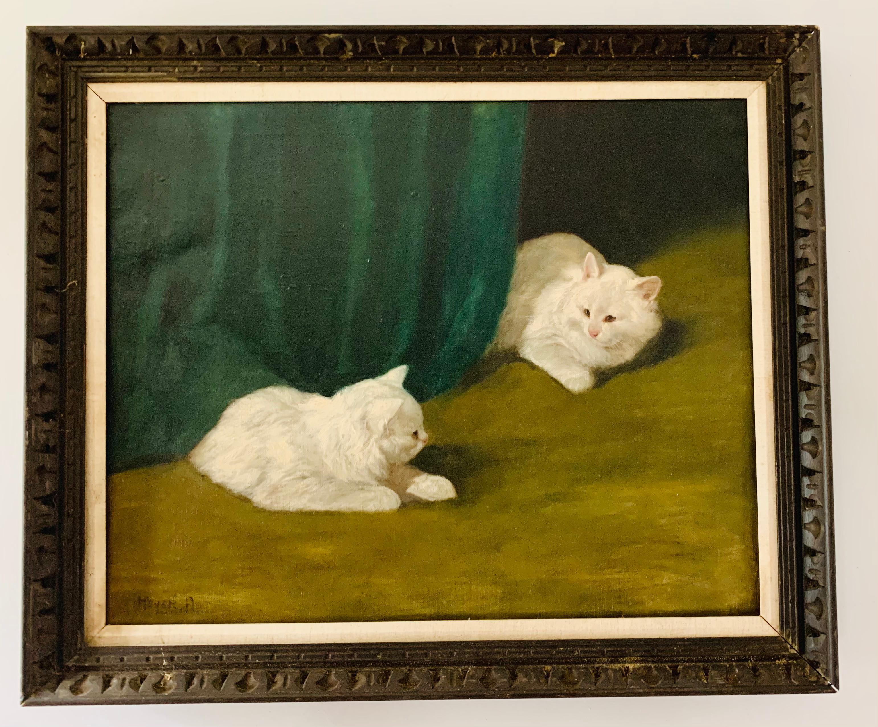 Deux chats blancs se détendant parmi des rideaux verts d'Arthur Heyer en vente 1