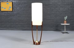 Lampada da terra in legno di korina scolpita da Arthur Jacobs per Modeline (California)