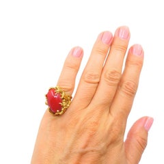 Arthur King Or 18k Brutalist  Bague cocktail avec cabochon de corail