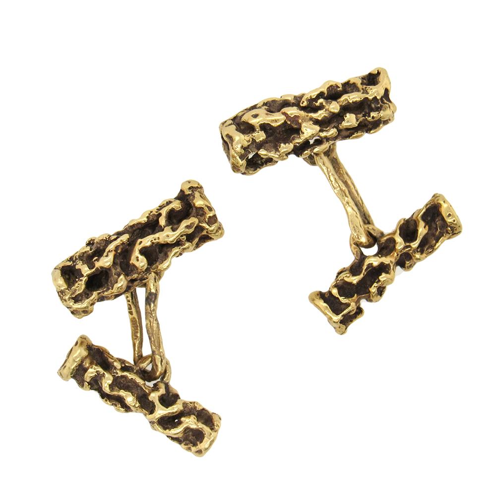 18K yellow gold nugget-textured double-sided cufflinks by famed Madison Avenue jeweler Arthur King, circa 1960's, measure 7/8