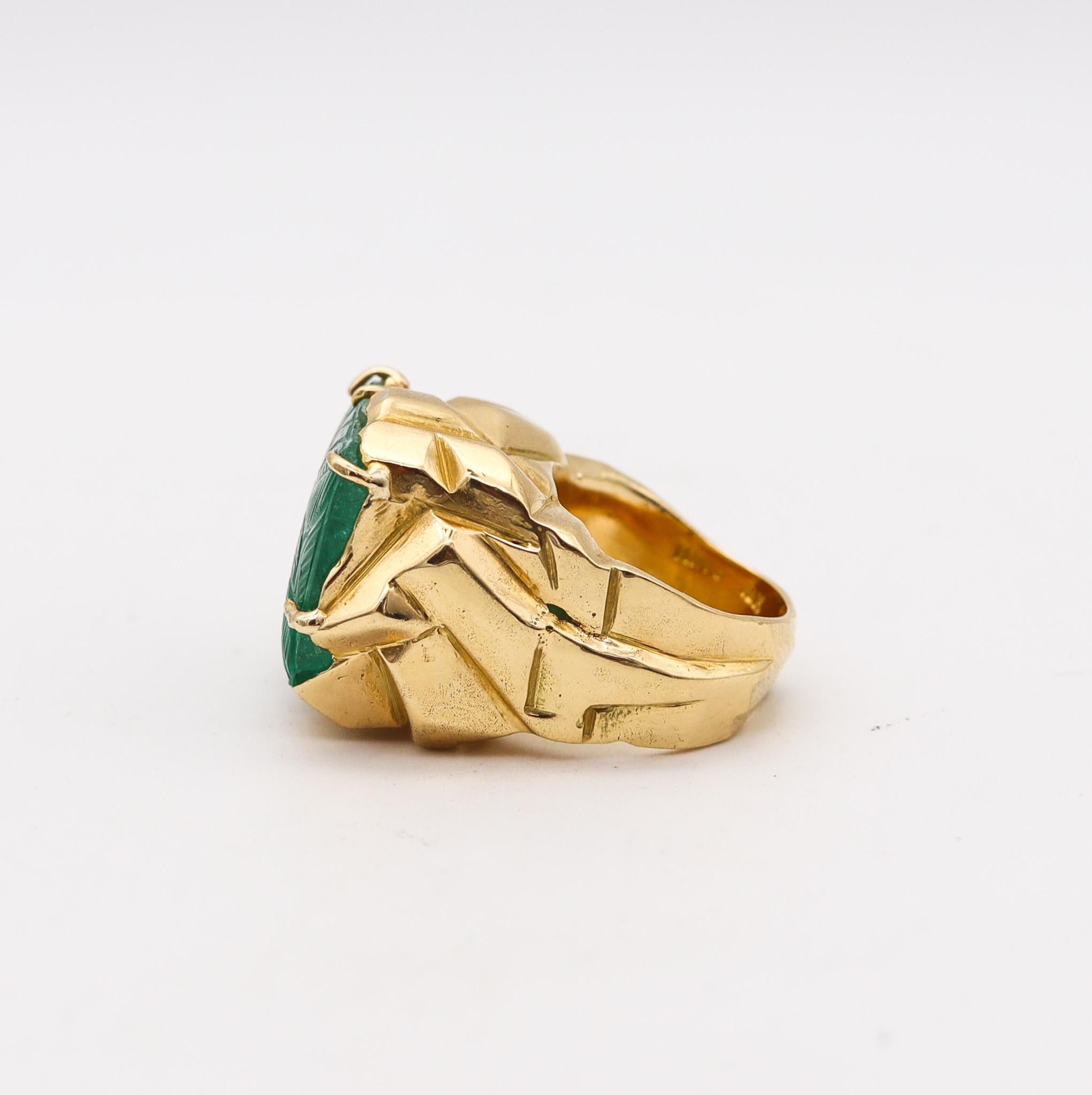 Modernist Arthur King 1970 Geometric Sculptural Ring In 18Kt Gold With 12.45 Cts Emerald For Sale