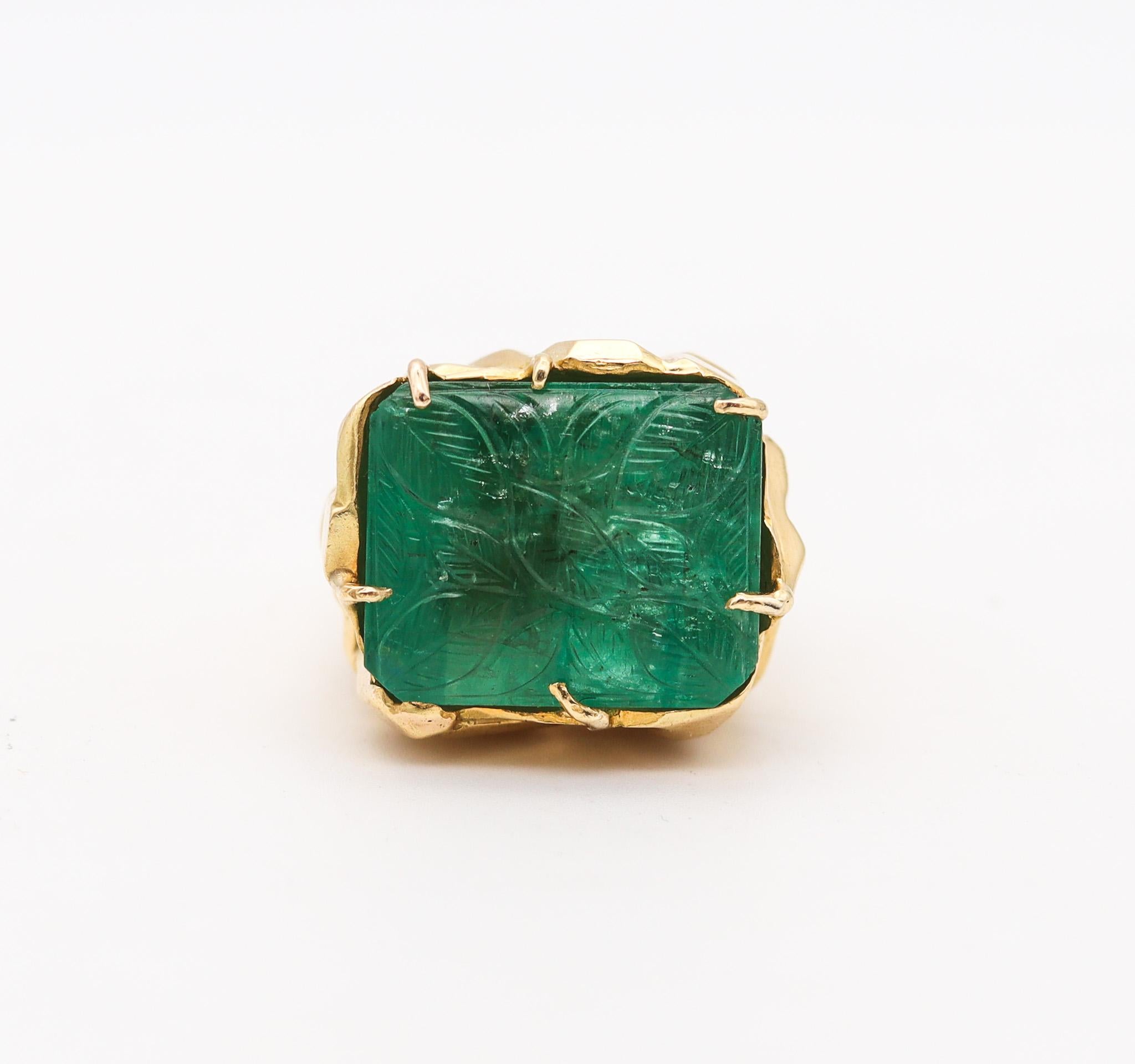 Arthur King 1970 Geometric Sculptural Ring In 18Kt Gold With 12.45 Cts Emerald In Excellent Condition For Sale In Miami, FL