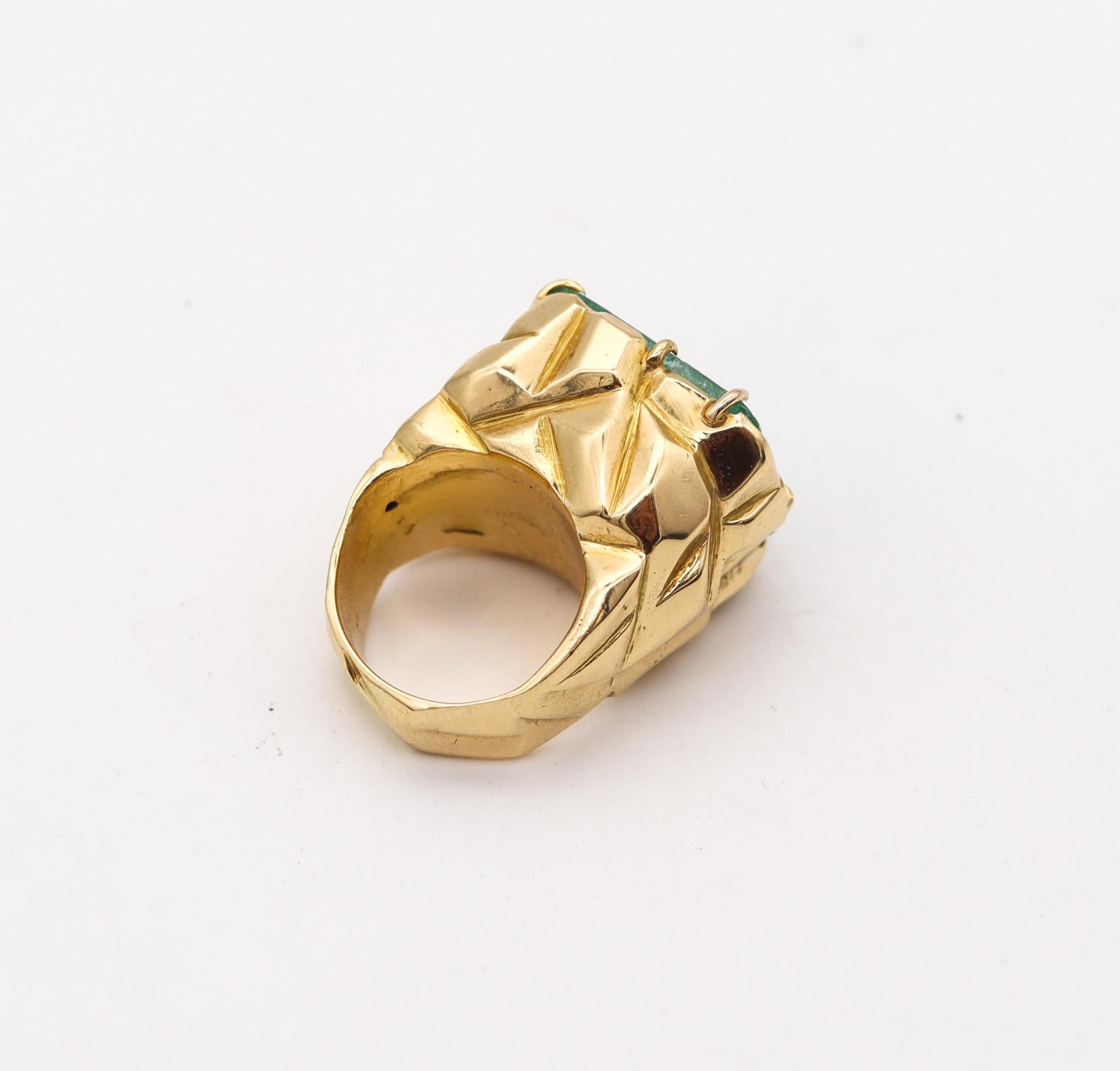 Women's or Men's Arthur King 1970 Geometric Sculptural Ring In 18Kt Gold With 12.45 Cts Emerald For Sale