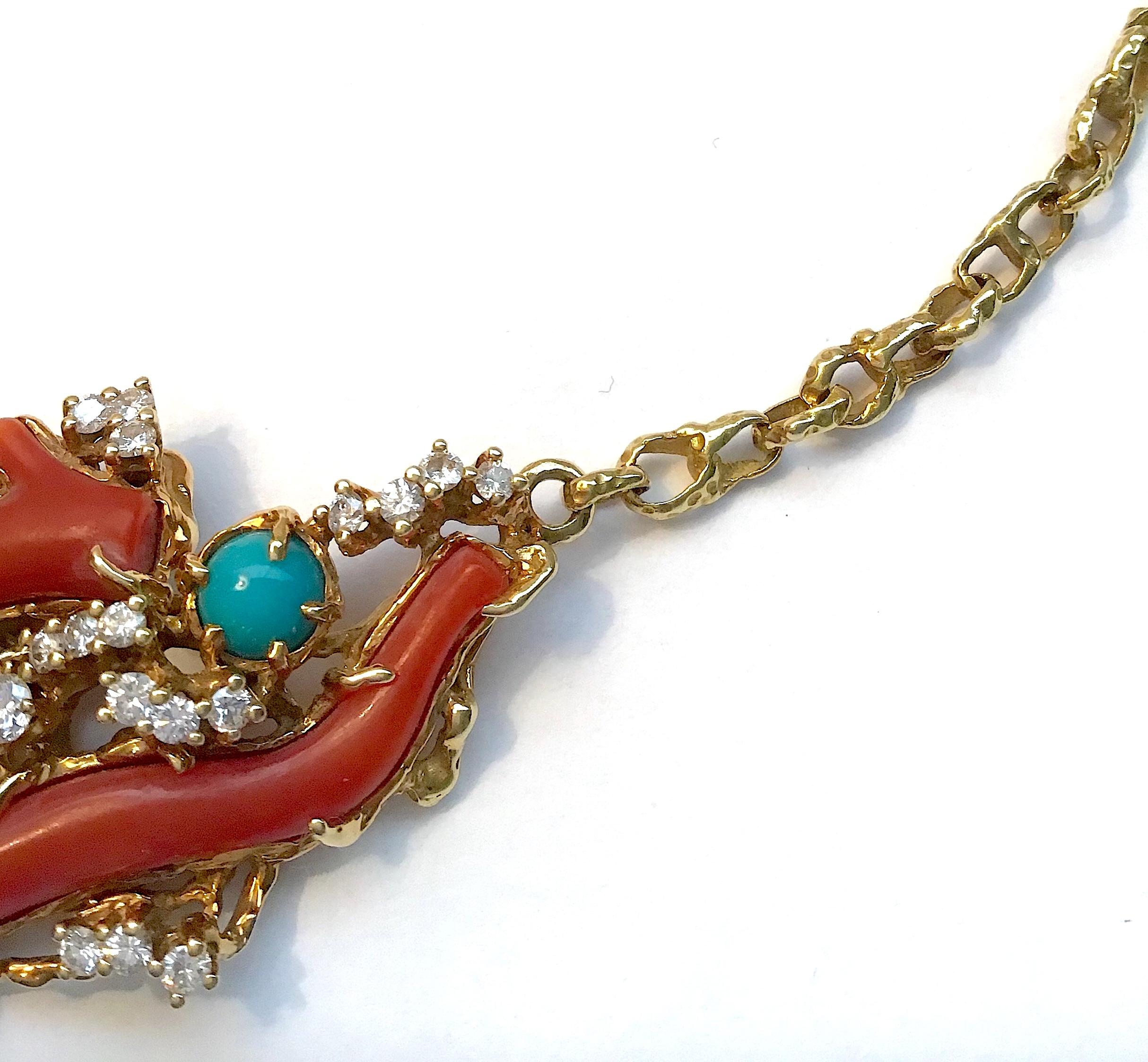 Molto bello e luminoso  Collana in oro giallo 18 carati con corallo e diamanti del designer di gioielli Arthur King, 1970 circa.

La collana presenta due bei coralli grandi nella montatura in oro, collegati tra loro e decorati con diamanti da 1,8