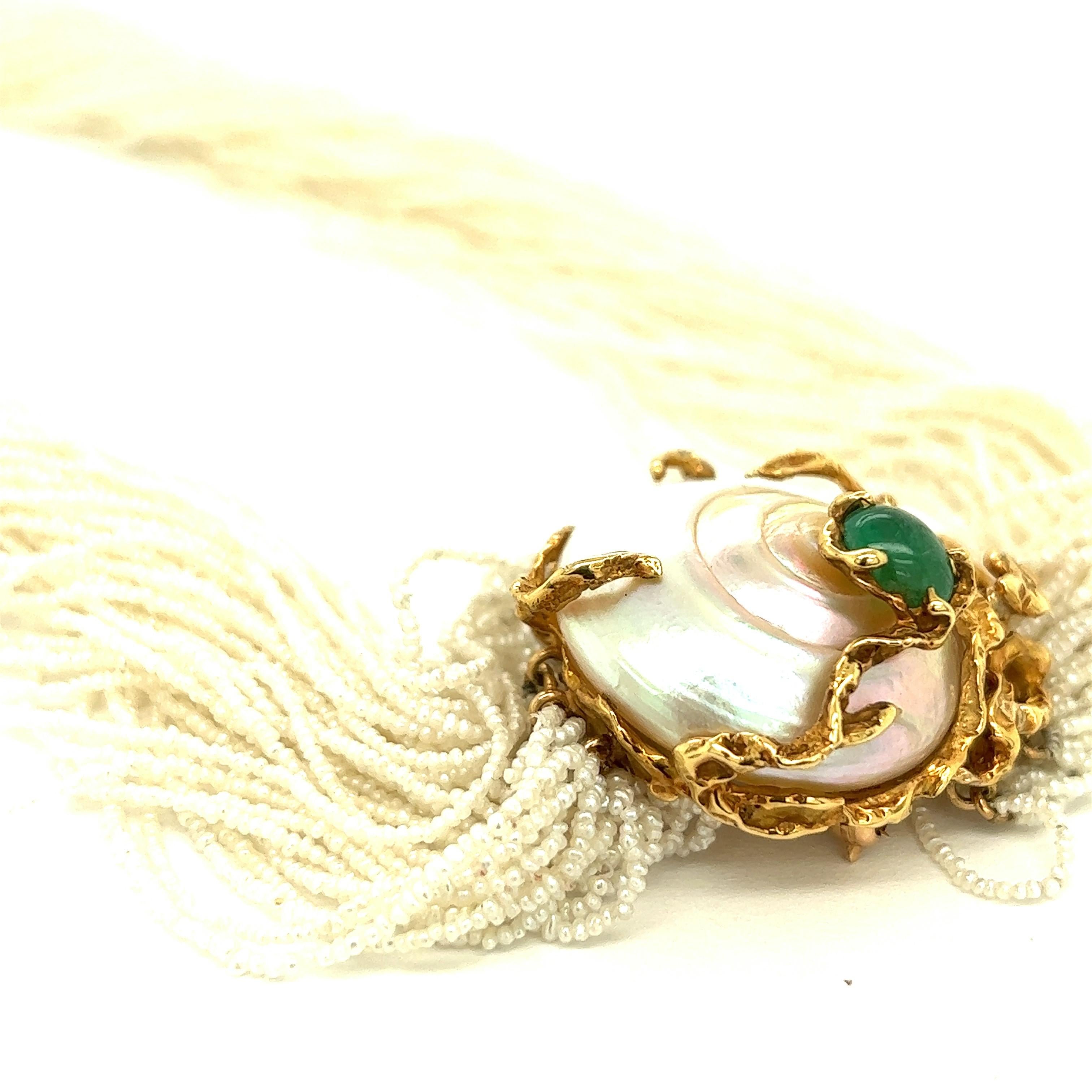 Arthur King Mehrreihige Perlen-Halskette mit Perlmutt-Muschel-Smaragd im Zustand „Gut“ im Angebot in New York, NY