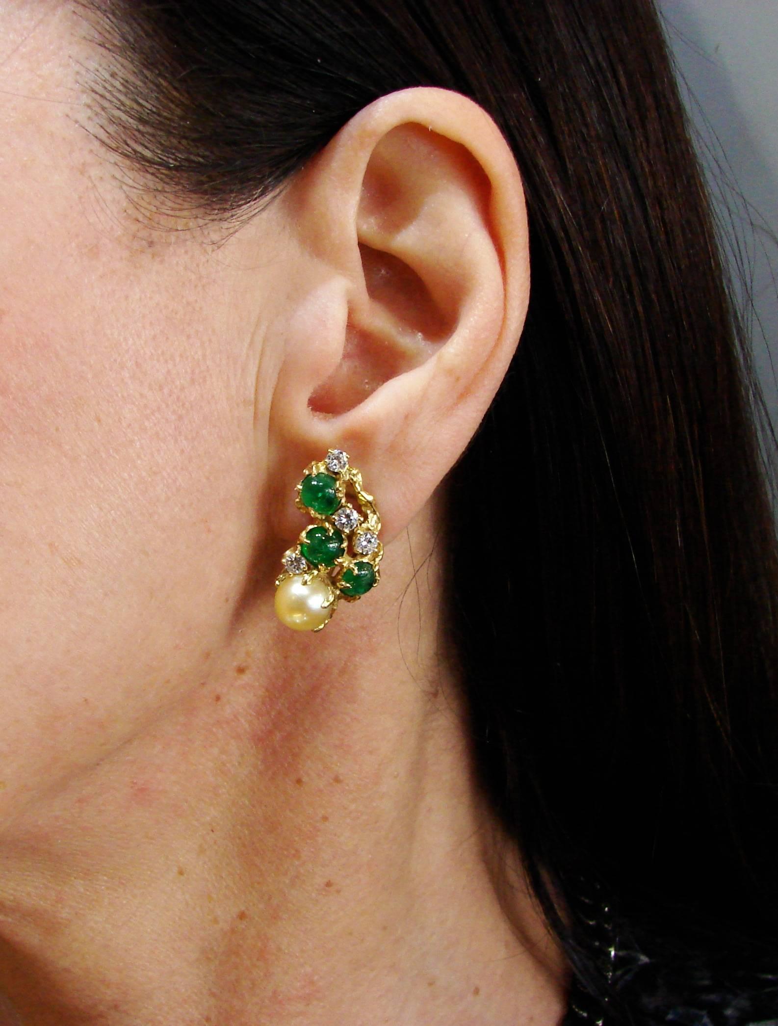 Lovely colorful earrings created by Arthur King in the 1970s. Feminine, warm and wearable, the earrings are a great addition to your jewelry collection.
The earrings feature a golden South Sea pearl, accented with cabochon emeralds (5.68 carats