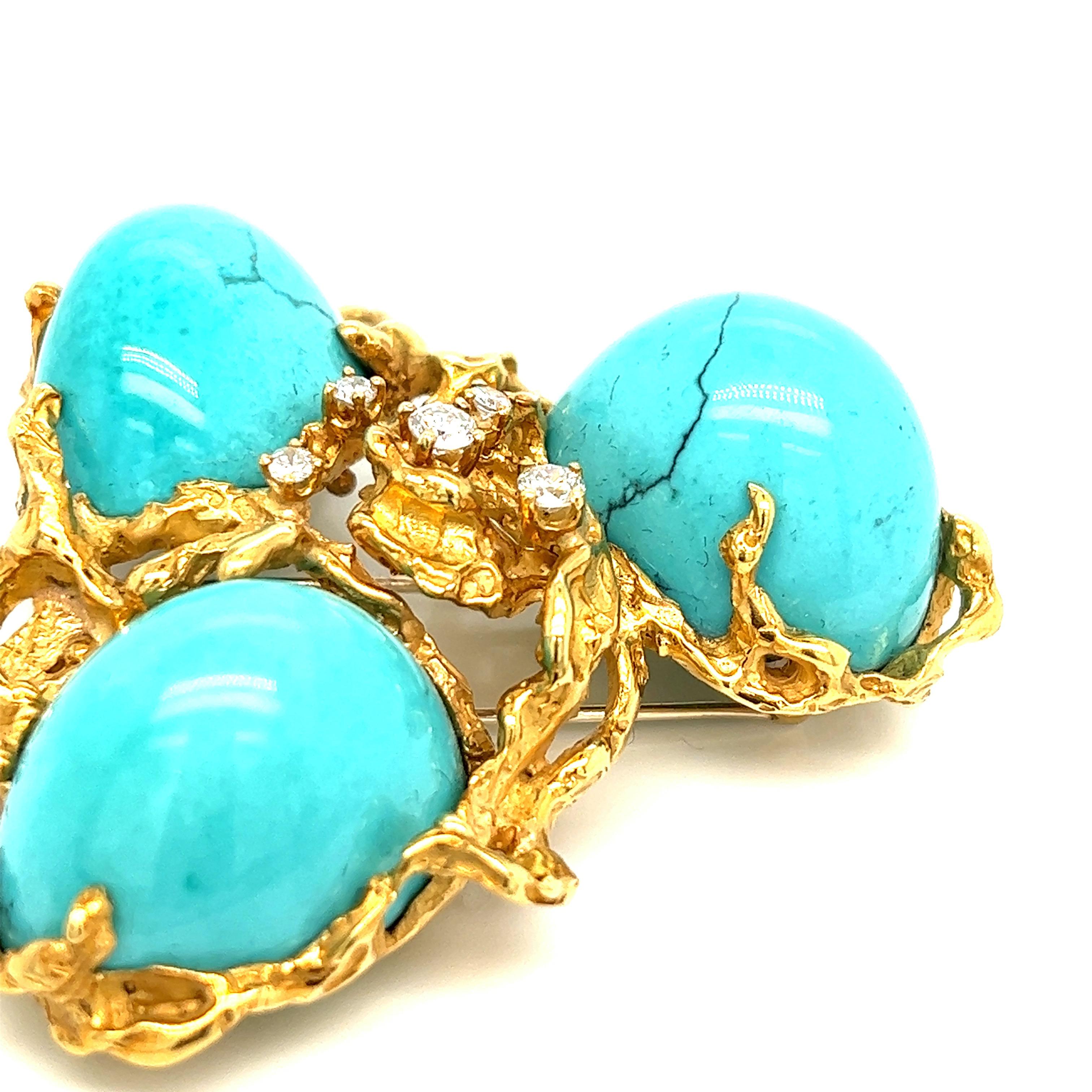 Arthur King turquoise gold pendant brooch, large model

Round-cut diamonds of approximately 0.58 carat, three turquoises each measuring approximately 22.5 x 17 mm, 18 karat yellow gold; marked King, 18K

Size: width 2.25 inches, length 2.5