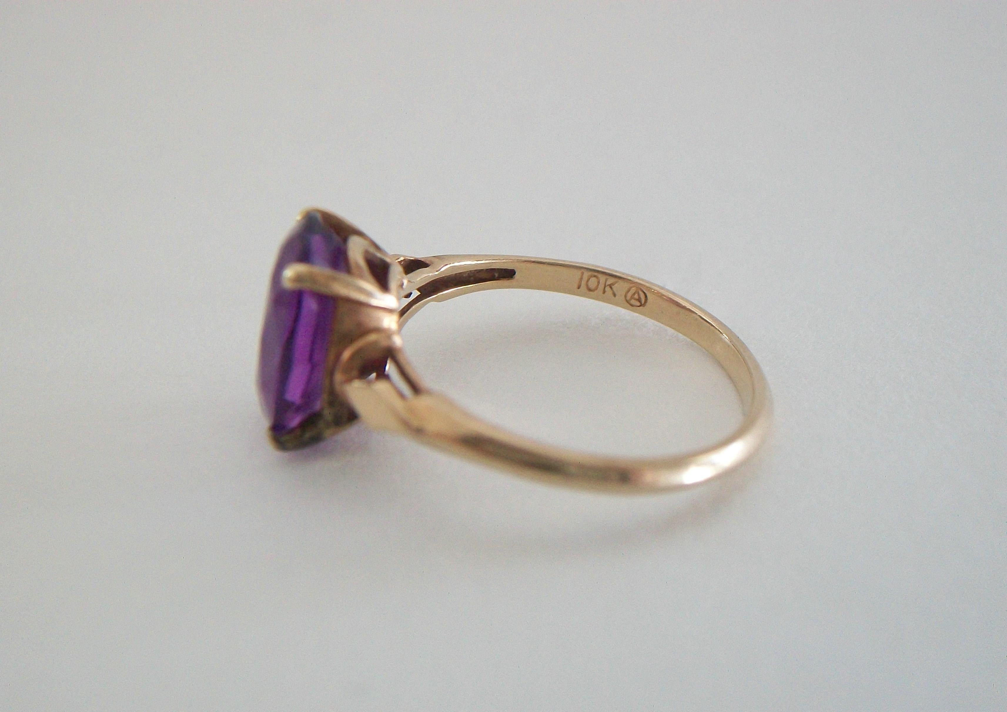 ARTHUR M. ANDERSON - Amethyst & 10K Gold Ring - United States - 20th Century For Sale 1