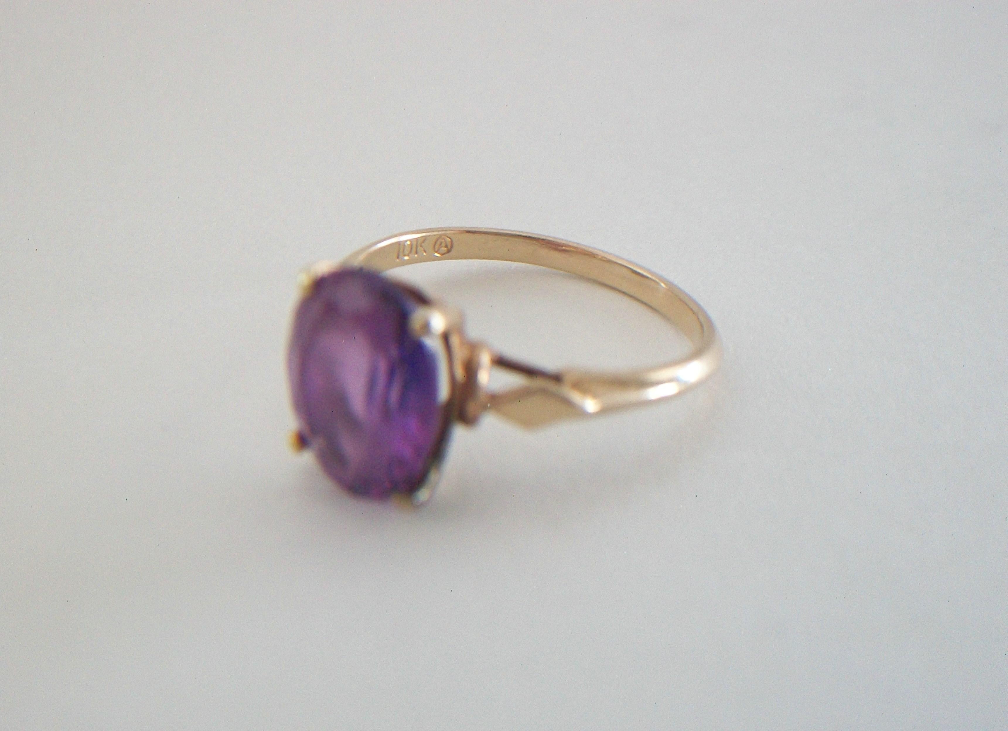 Oval Cut ARTHUR M. ANDERSON - Amethyst & 10K Gold Ring - United States - 20th Century For Sale