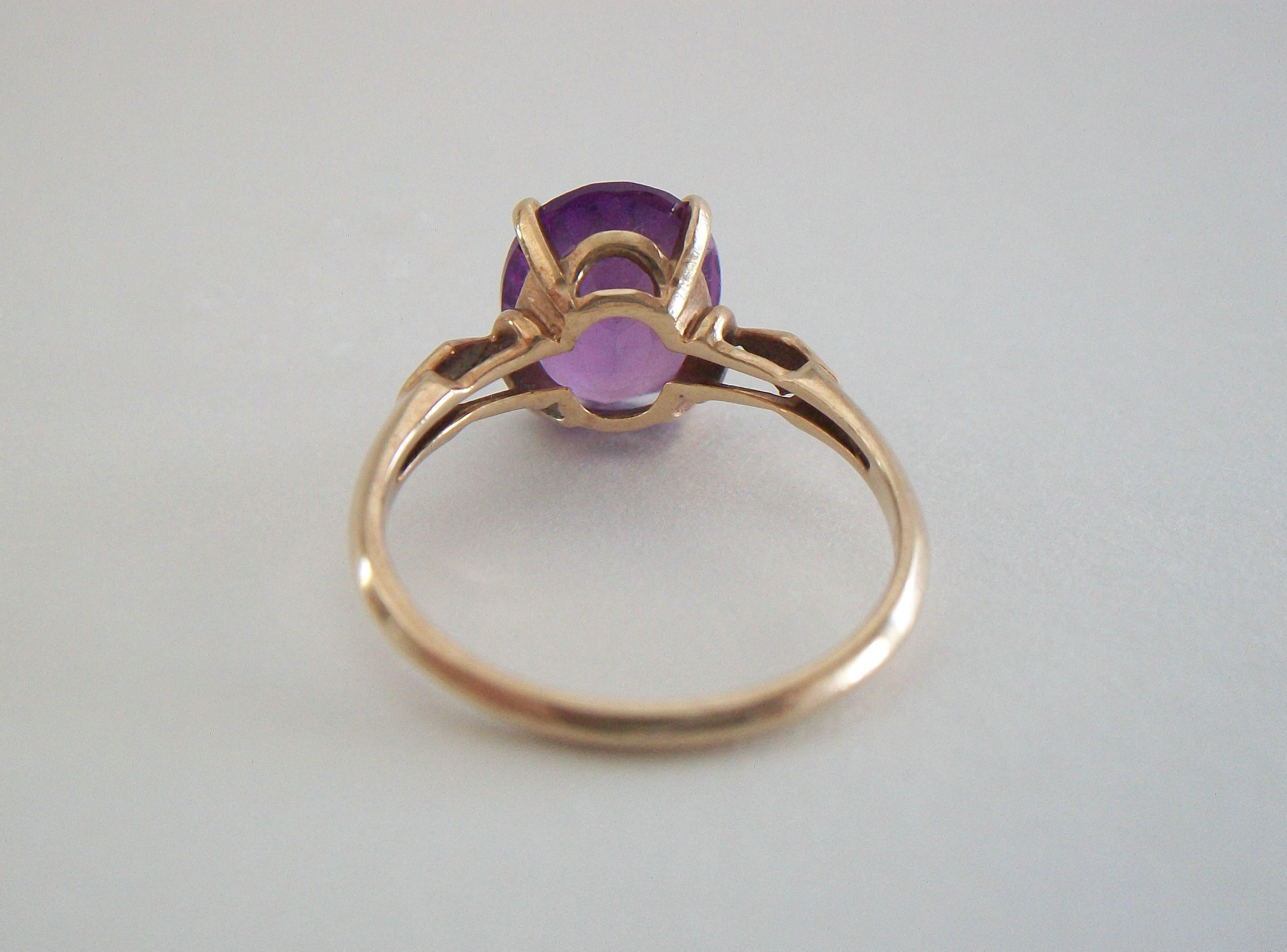 ARTHUR M. ANDERSON - Amethyst & 10K Gold Ring - United States - 20th Century In Good Condition For Sale In Chatham, CA