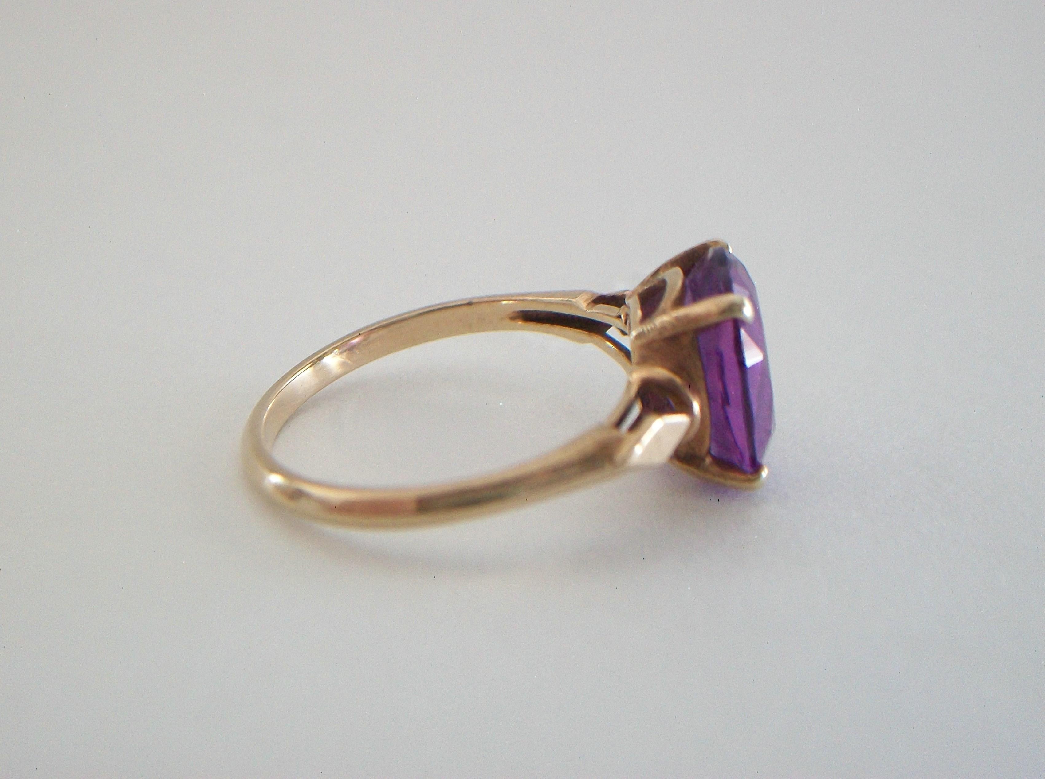 Women's ARTHUR M. ANDERSON - Amethyst & 10K Gold Ring - United States - 20th Century For Sale
