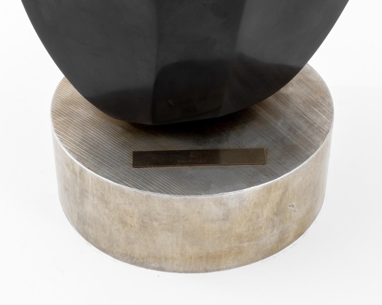 Scultura in marmo nero 