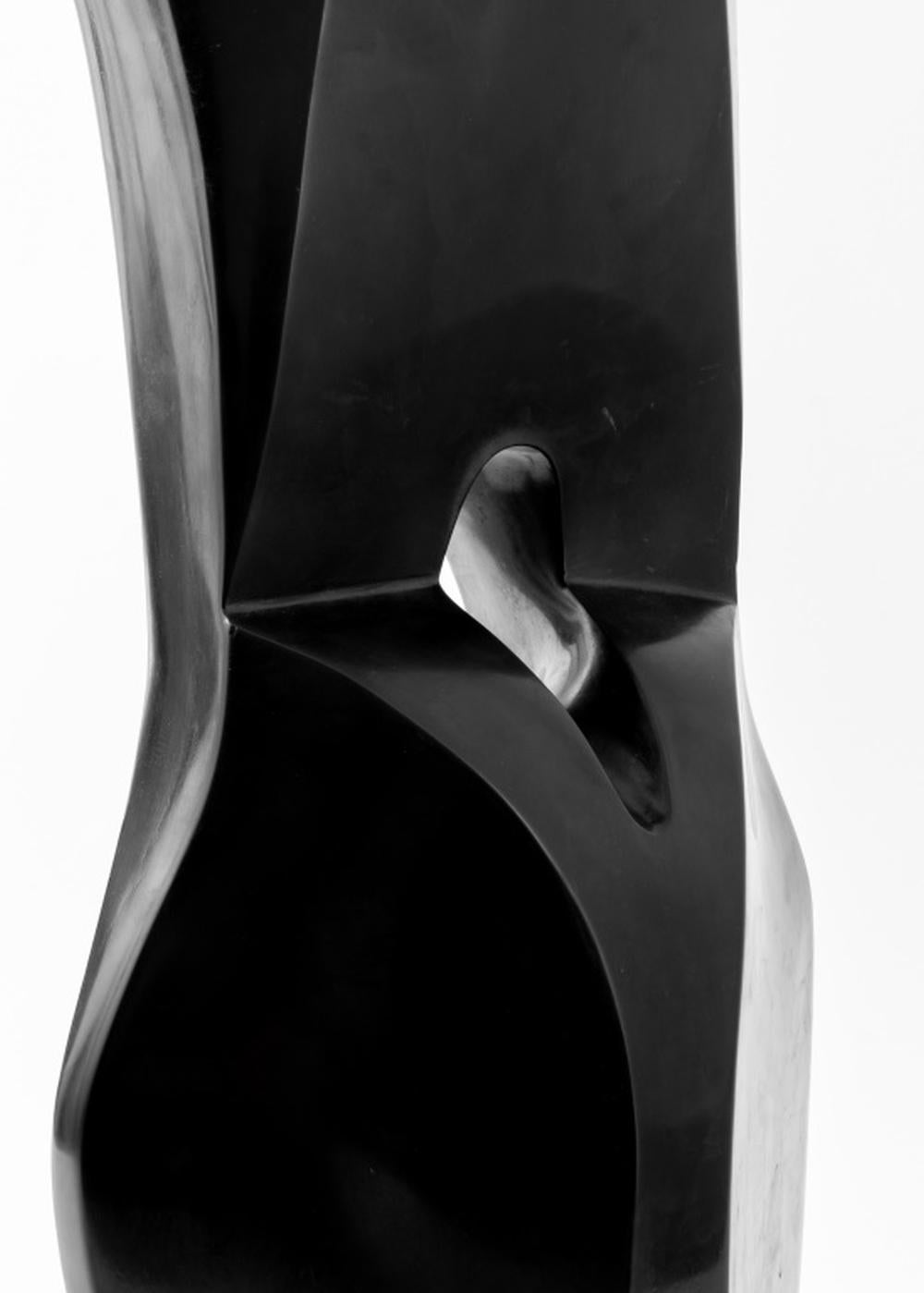 Scultura in marmo nero 