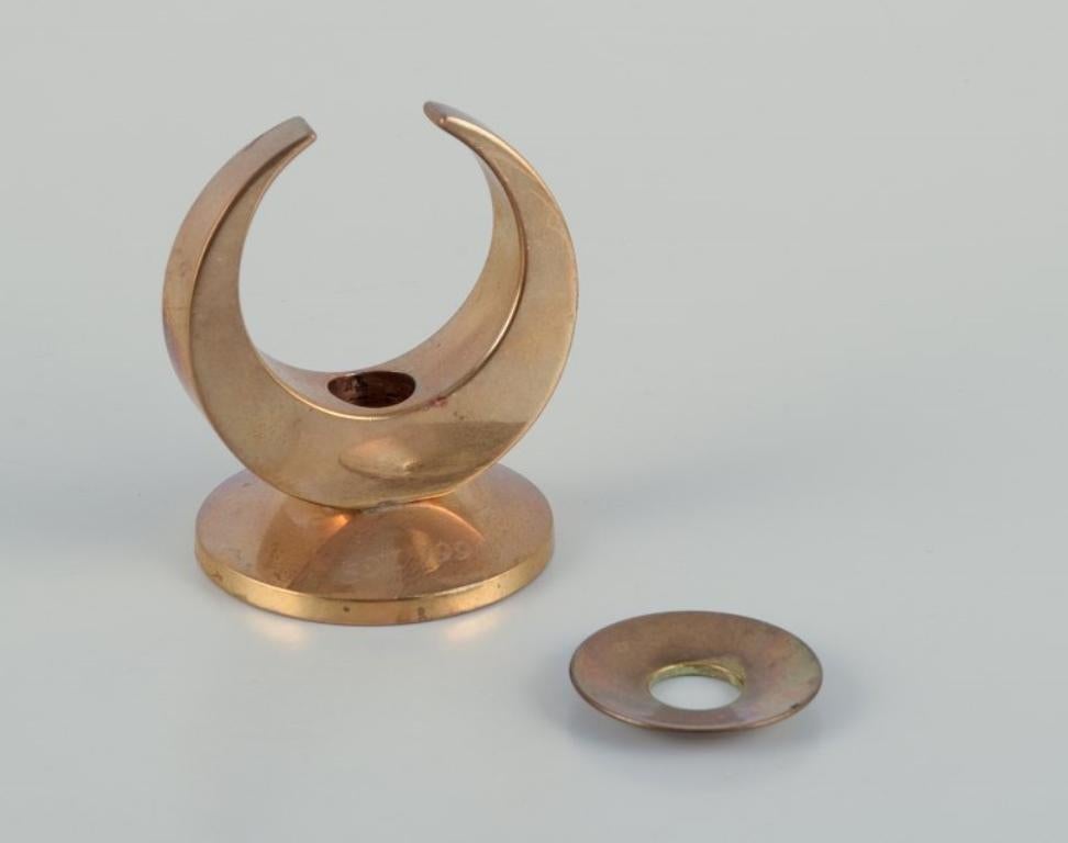 Fine XX secolo Arthur Pe per Kolbäck, Svezia. Tre candelabri in ottone. Circa 1970. in vendita