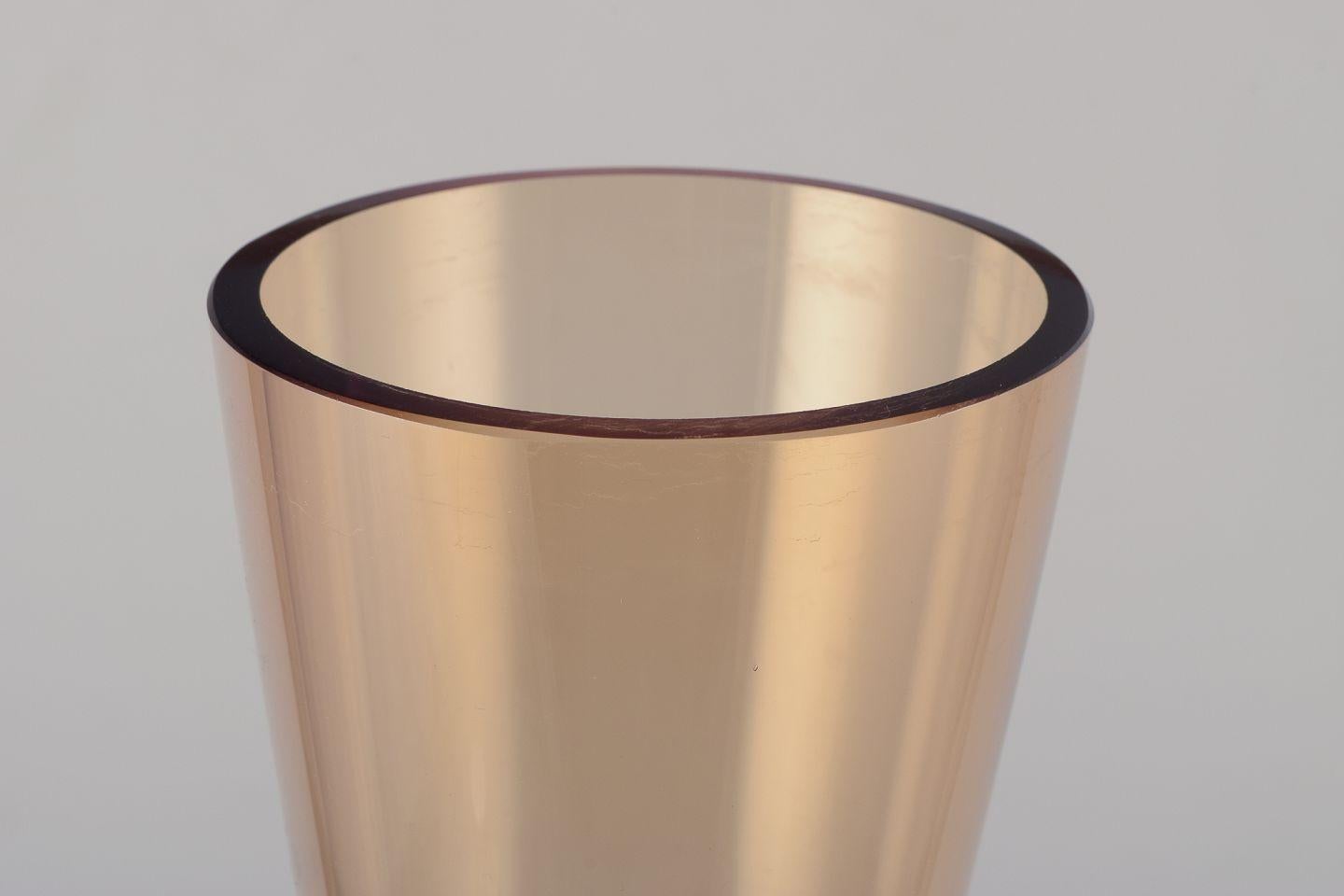 Scandinavian Modern Arthur Percy for Gullaskruf Glasbruk, Sweden. Floor vase in art glass. 1960s/70s For Sale