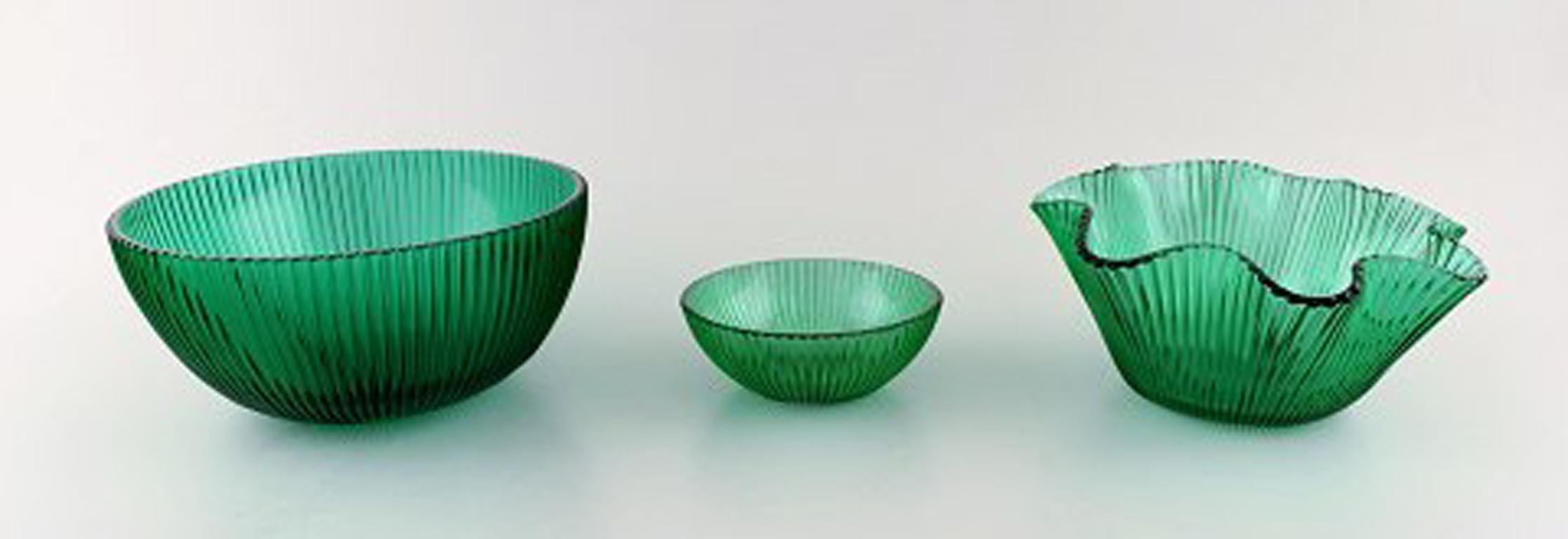 Arthur Percy for Nybro, Sweden. 3 bowls in green art glass. Fluted design.
In perfect condition.
Measures: 21 cm x 10 cm. 20 cm x 9.5 cm. 12 cm x 5 cm.