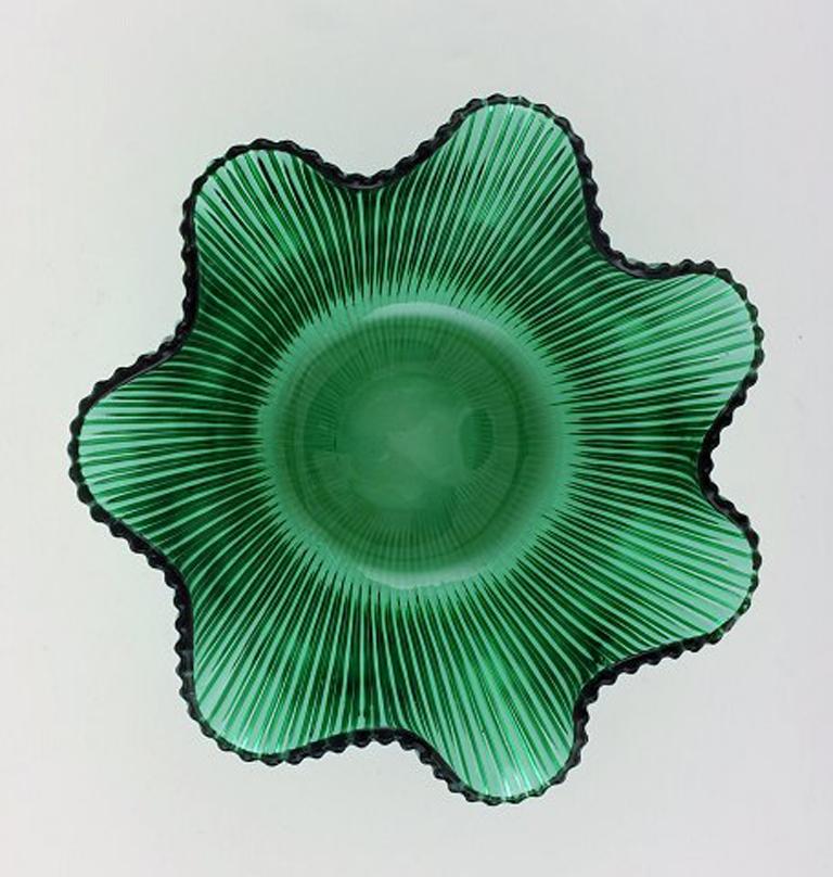 20th Century Arthur Percy for Nybro, Sweden, 3 Bowls in Green Art Glass, Fluted Design For Sale