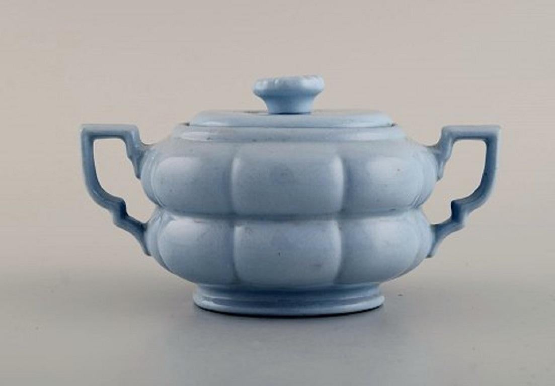 Arthur Percy for Upsala-Ekeby / Gefle. Art Deco grand sugar bowl and creamer in pastel blue ceramics with hand painted gold edge.
1930s-1940s.
The sugar bowl measures: 15 x 8.5 cm.
In excellent condition.
Stamped.