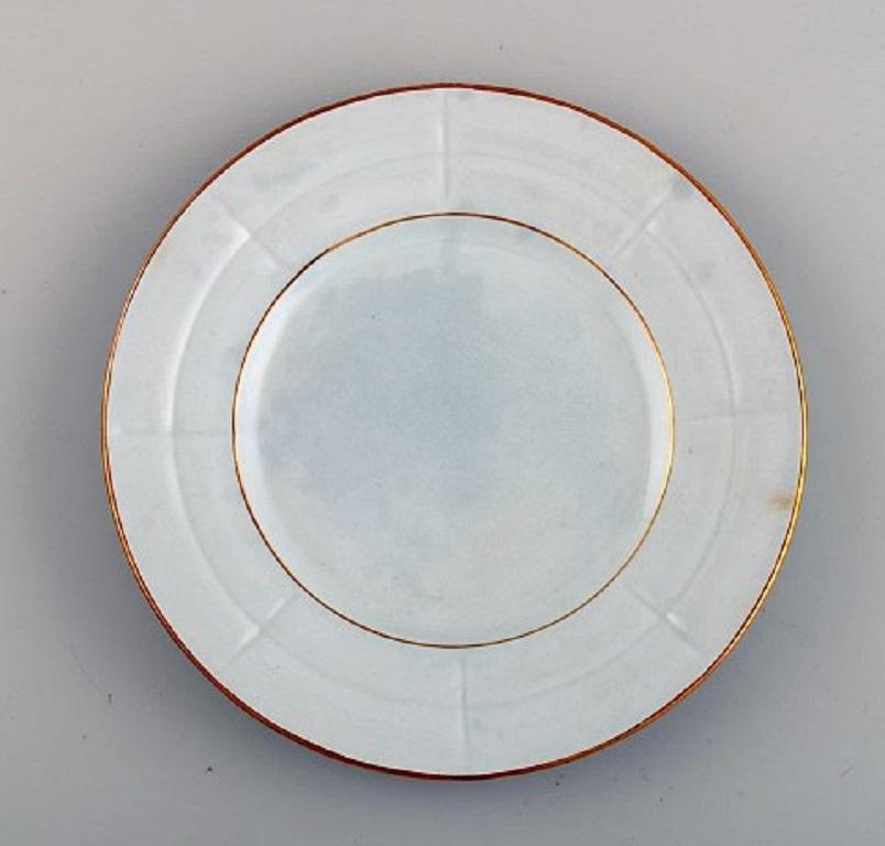 Arthur Percy for Upsala-Ekeby / Gefle. Twelve Art Deco Grand plates in pastel blue ceramics with hand painted gold edge, 
1930s-1940s.
Measure: Diameter 19 cm.
In good condition with signs of use.
Stamped.
