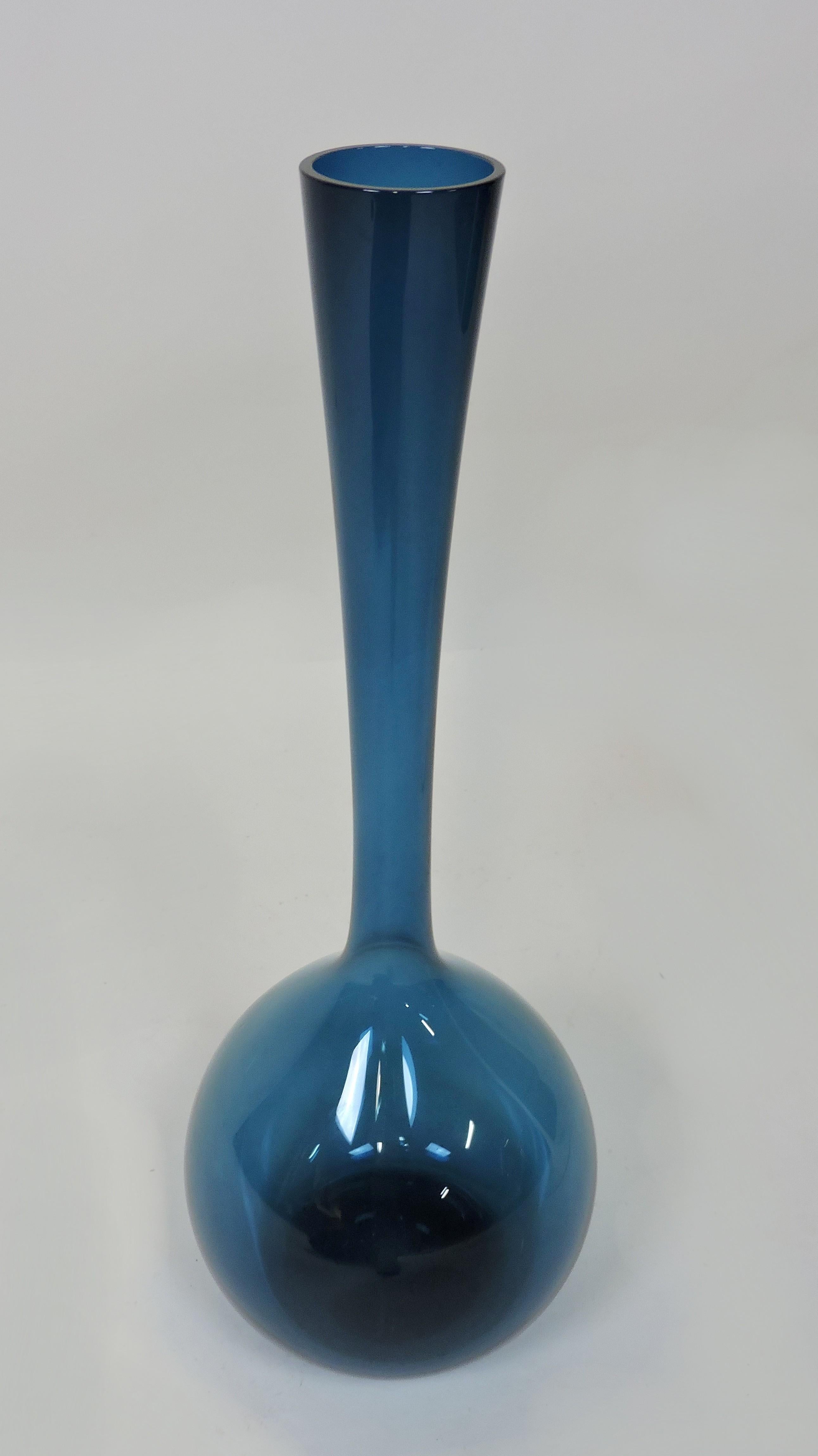 Scandinavo moderno Arthur Percy Vaso in vetro artistico moderno svedese di metà secolo per Gullaskruf in vendita