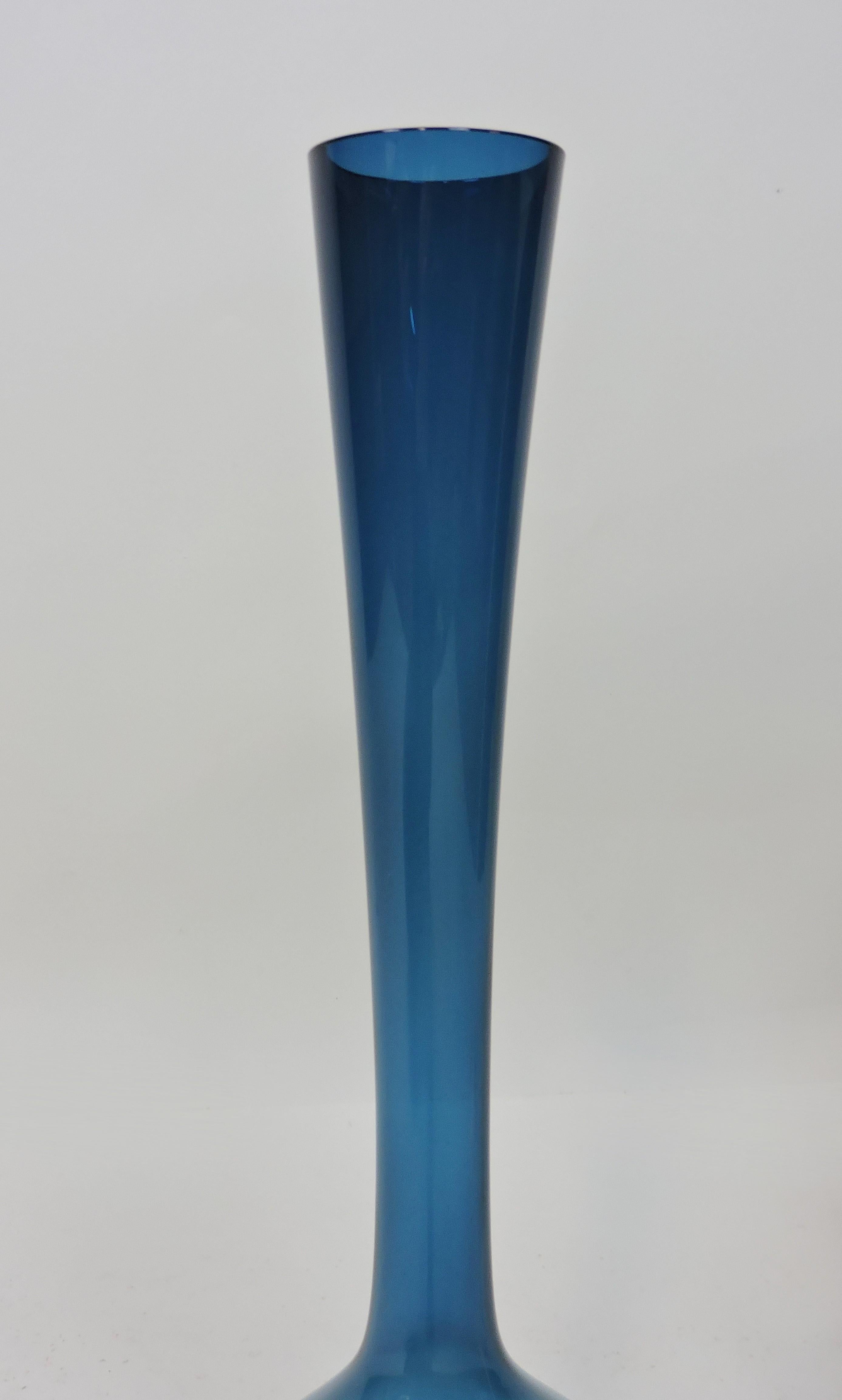 Svedese Arthur Percy Vaso in vetro artistico moderno svedese di metà secolo per Gullaskruf in vendita