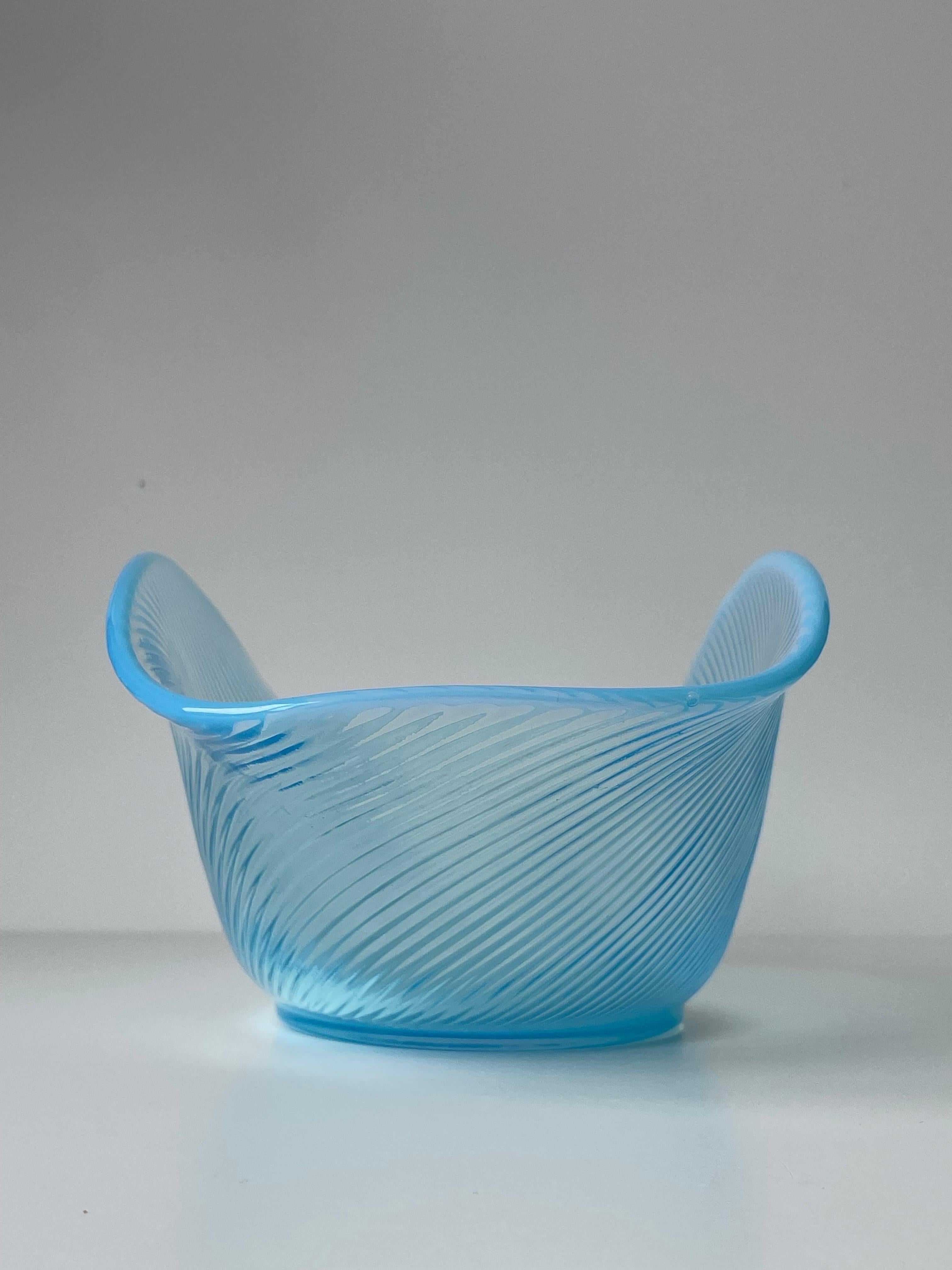 Mid-Century Modern Arthur Percy Sky Blue Opalescent Glass Bowl, Gullaskruf, 1950s For Sale