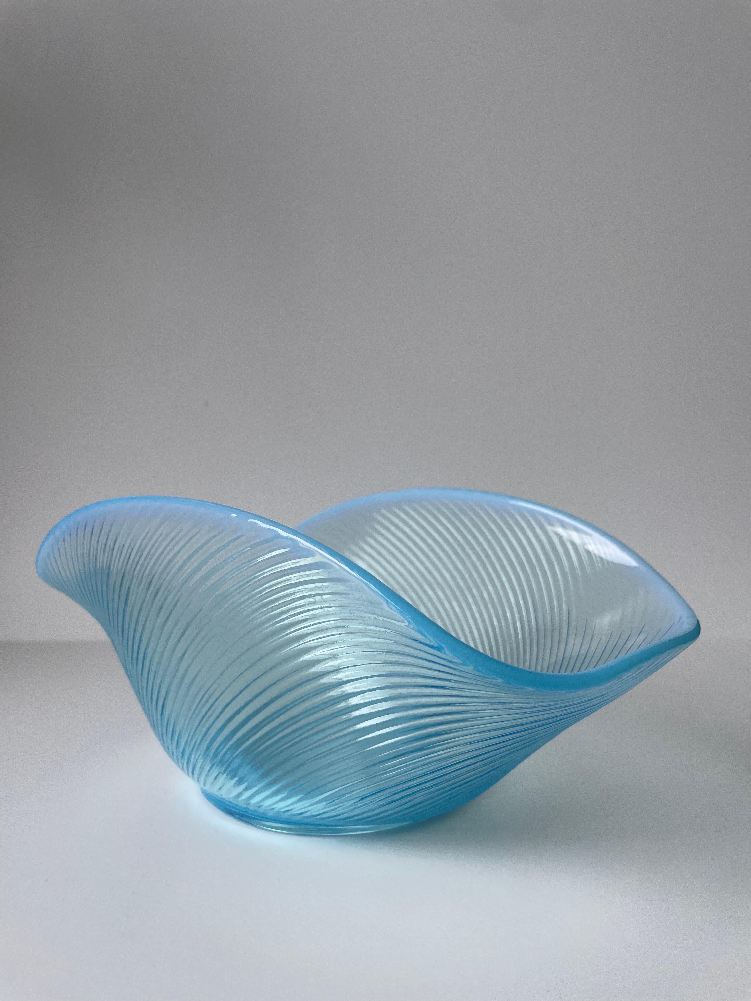 Arthur Percy Sky Blue Opalescent Glass Bowl, Gullaskruf, 1950s In Good Condition For Sale In Copenhagen, DK