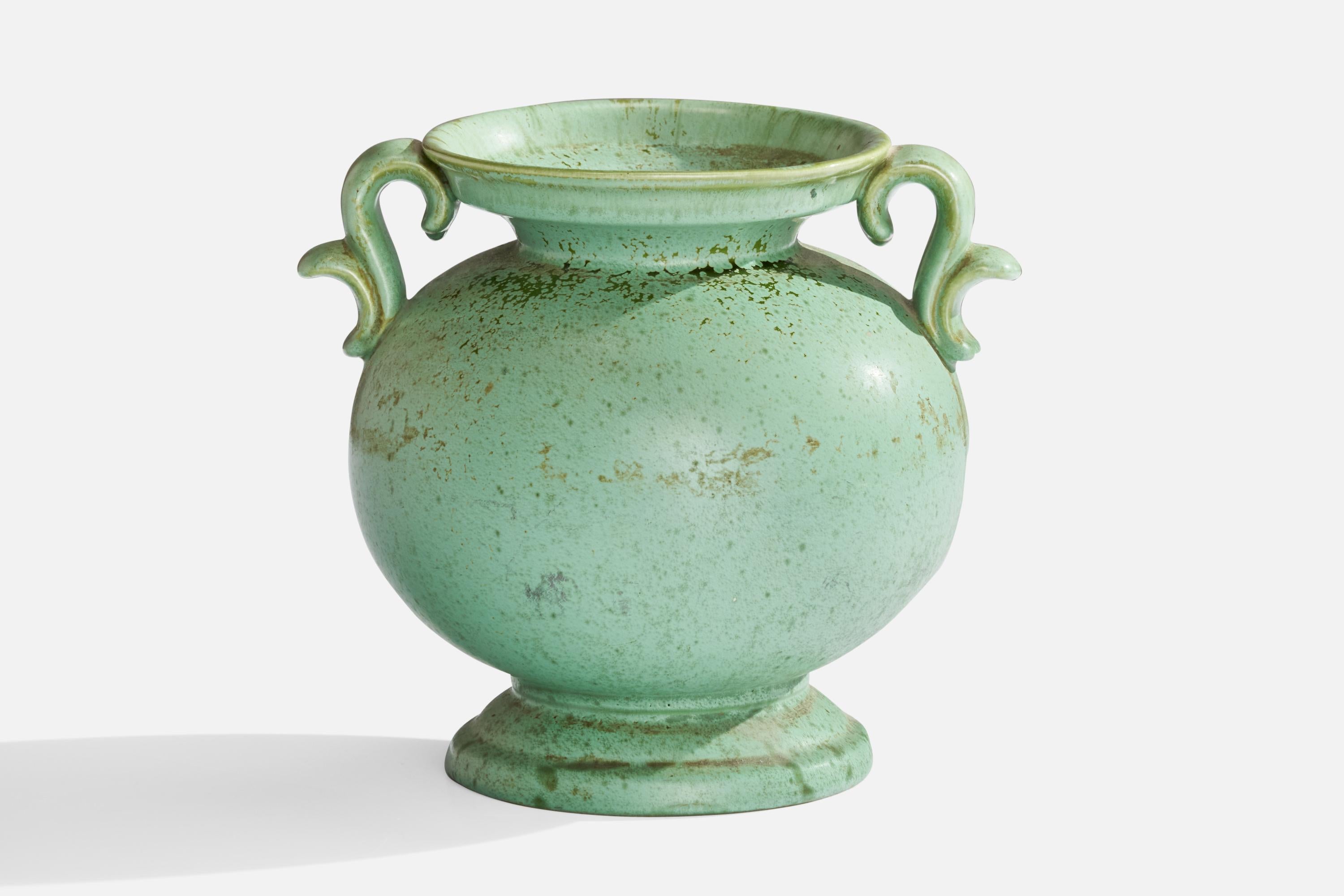 Vase en céramique émaillée verte conçu par Arthur Percy et produit par Gefle, Suède, années 1930.