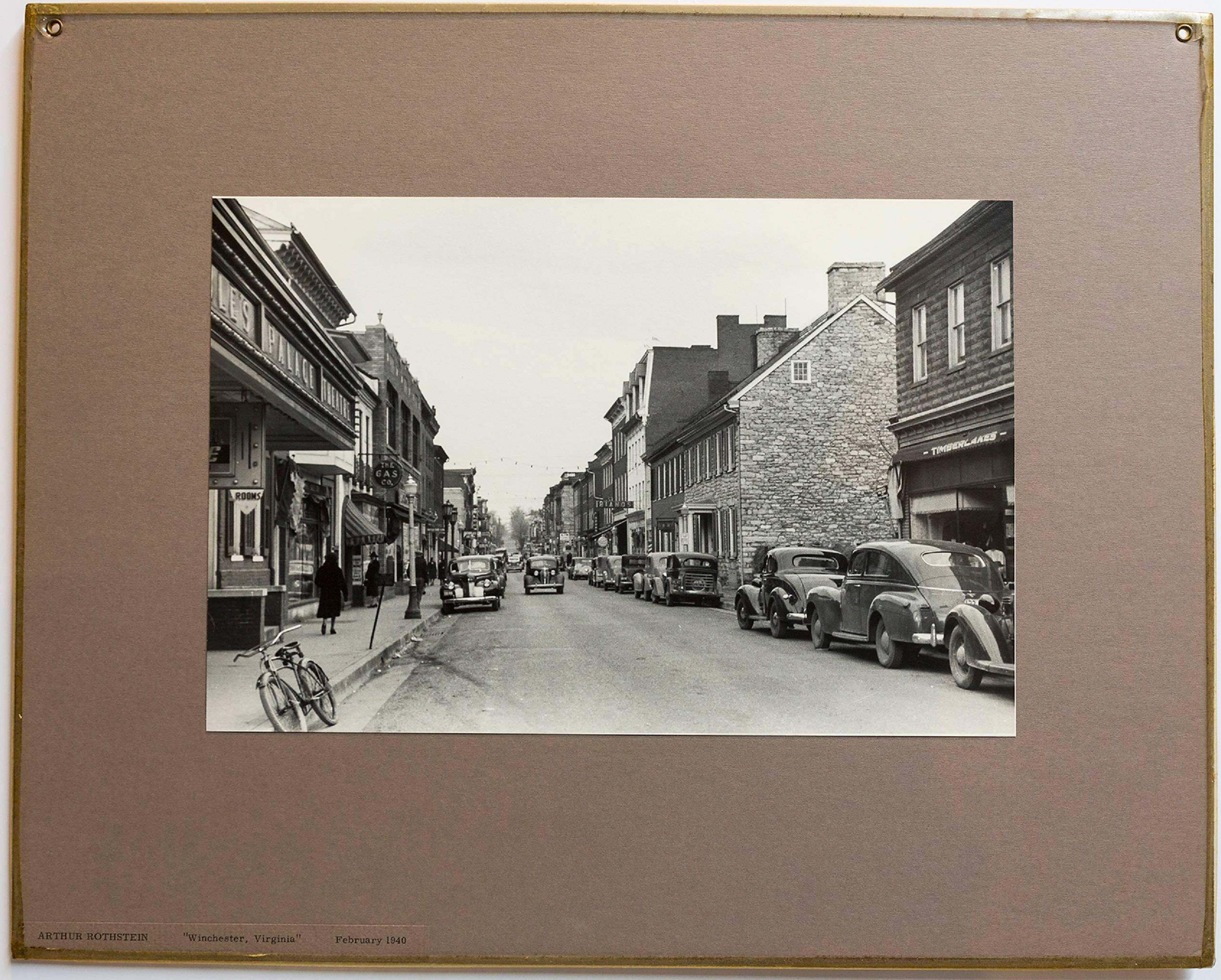 Winchester, Virginie, février 1940, Tirage gélatino-argentique vintage - Photograph de Arthur Rothstein