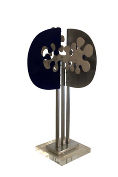 Abstrakte Metall-Skulptur auf Lucite-Sockel von Arthur Schneider, Moderne der Mitte des Jahrhunderts