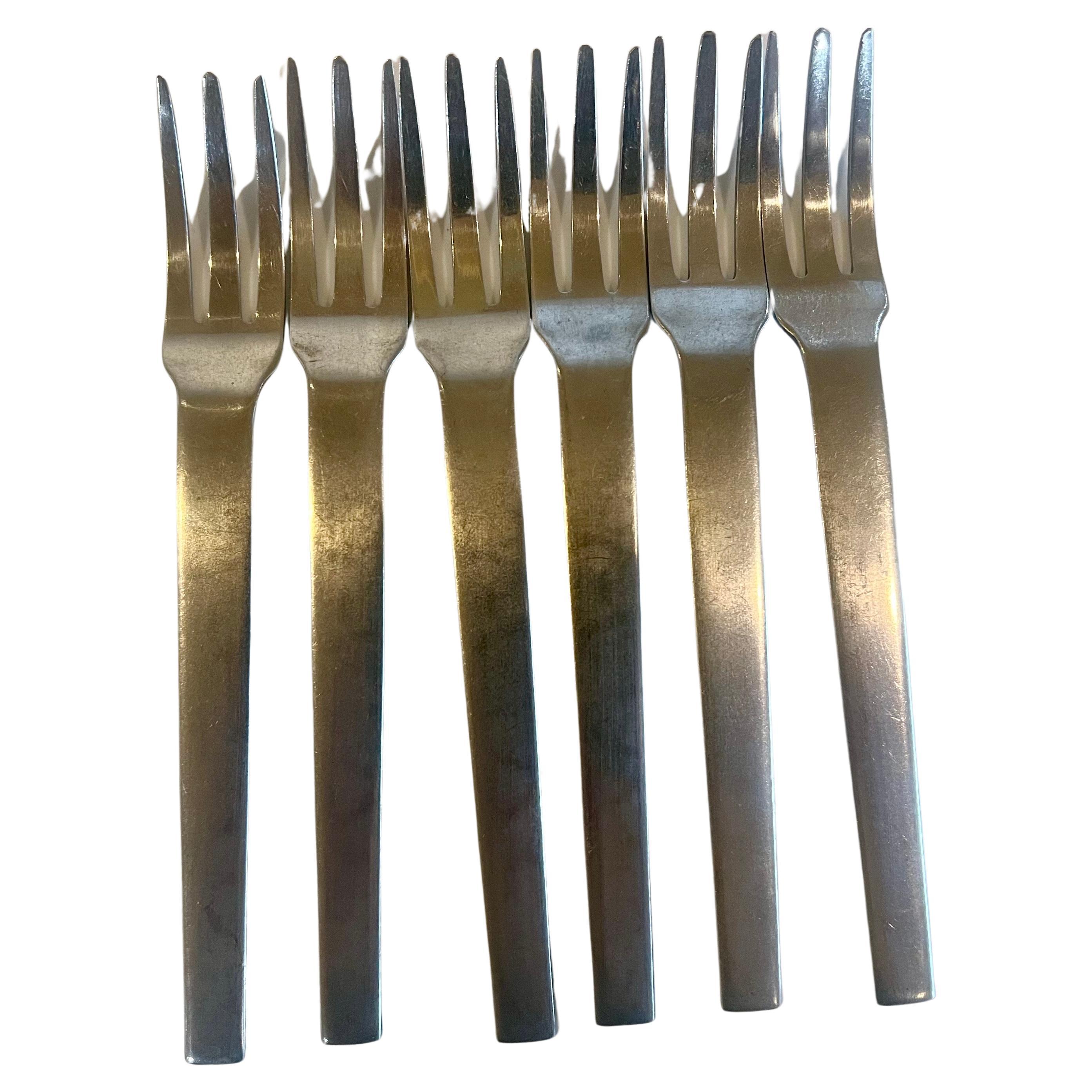 20th Century Arthur Slam Satin Bordelon Flatware set 22 Pcs. Austria