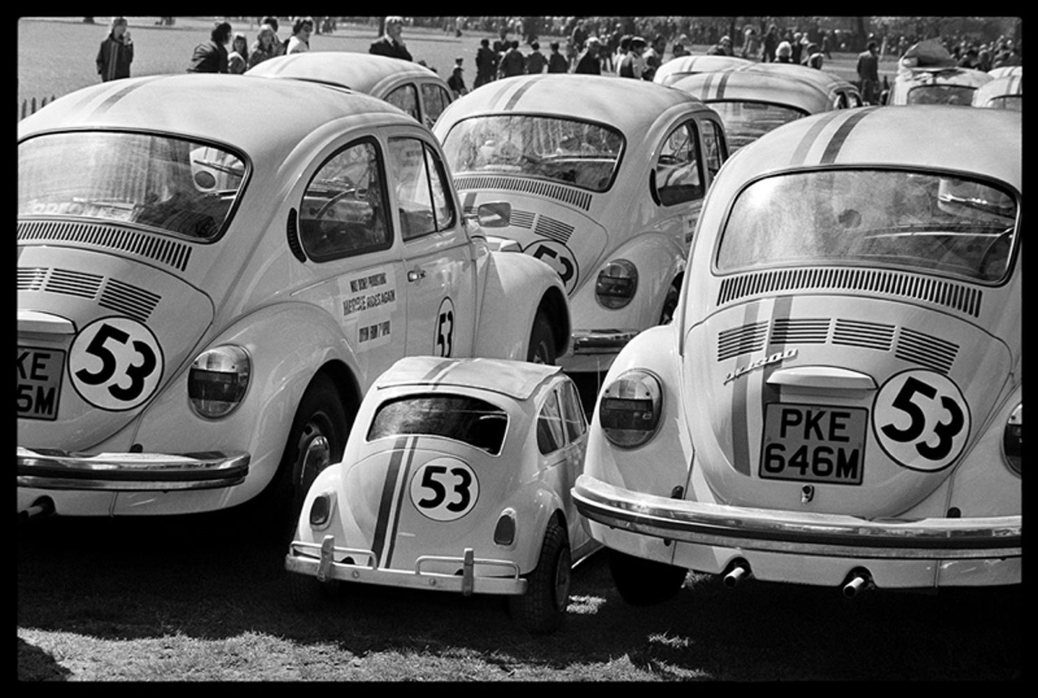 Baby Love Bug
by Arthur Steel

Baby Love Bug – Volkswagen Owner’s Meet, Great Britain 1980

All prints are hand signed limited editions, no further prints are produced once sold.

paper size - 16 x 13" / 41 x 33 cm 
signed and numbered by artist on