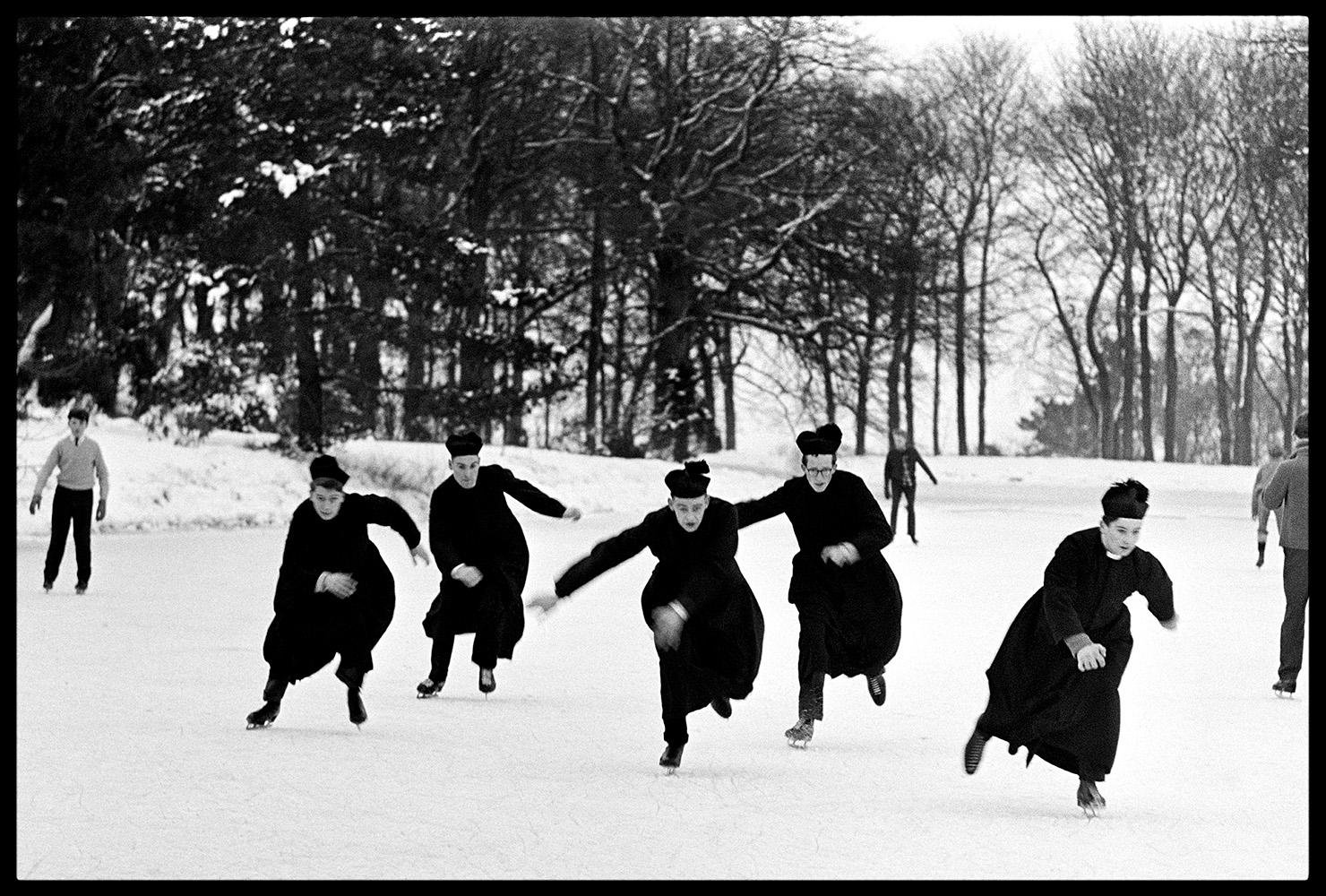 Ice Skating Priests 2

By Arthur Steel 

Paper size: 44 x 33.5" / 112 x 85 cm

Silver Gelatin Print
1960 (printed later)
unframed
hand signed
limited edition of 30

note other print sizes and framing options are available, please enquire for