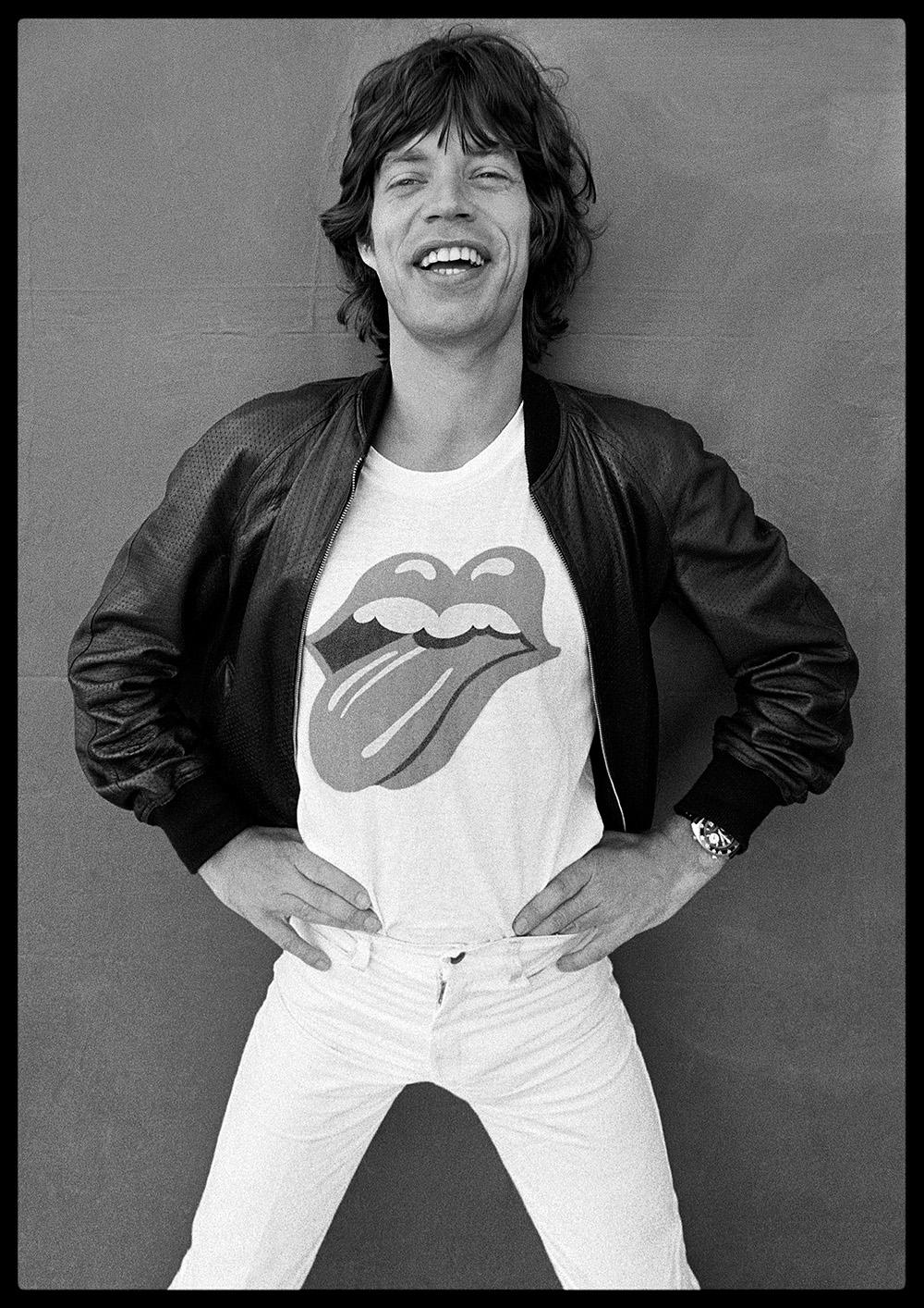 Mick Jagger Forty Licks

By Arthur Steel 

Paper size: 54 x 44.5" / 137 x 104 cm

Silver Gelatin Print
1970 (printed later)
unframed
hand signed
limited edition of 10 only this size 

note other print sizes and framing options are available, please