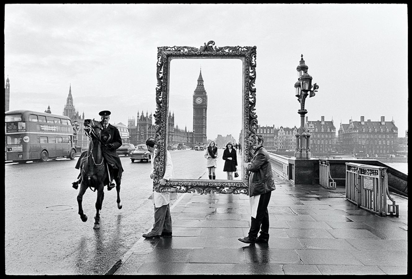 Picture Frame Westminster Bridge 

by Arthur Steel

WESTMINSTER BRIDGE | LONDON 1969

All prints are hand signed limited editions, no further prints are produced once sold.

paper size - 44 x 33.5 " / 112 x 85 cm 
signed and numbered by artist on