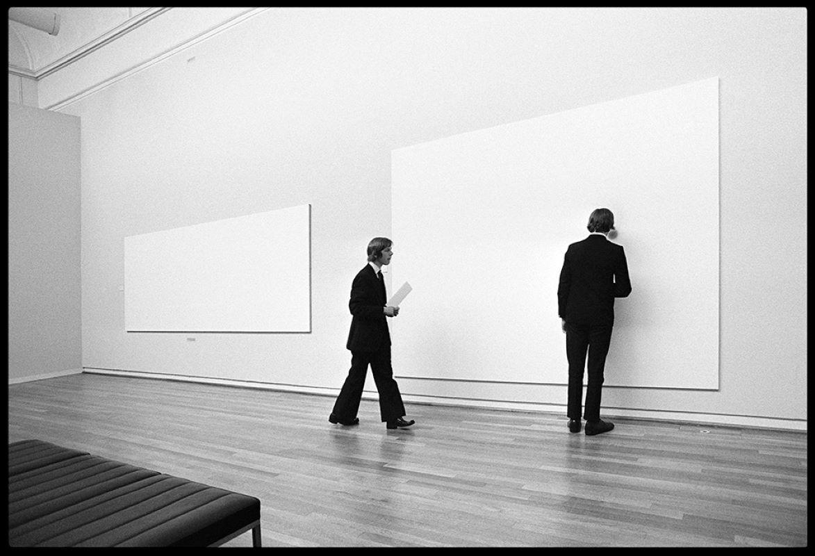 Where Art Thou Bernard Cohn Dot Painting 2

By Arthur Steel 

Paper size: 24 x 19" / 61x48 cm

Silver Gelatin Print
1970 (printed later)
unframed
hand signed
limited edition of 50

note other print sizes and framing options are available, please