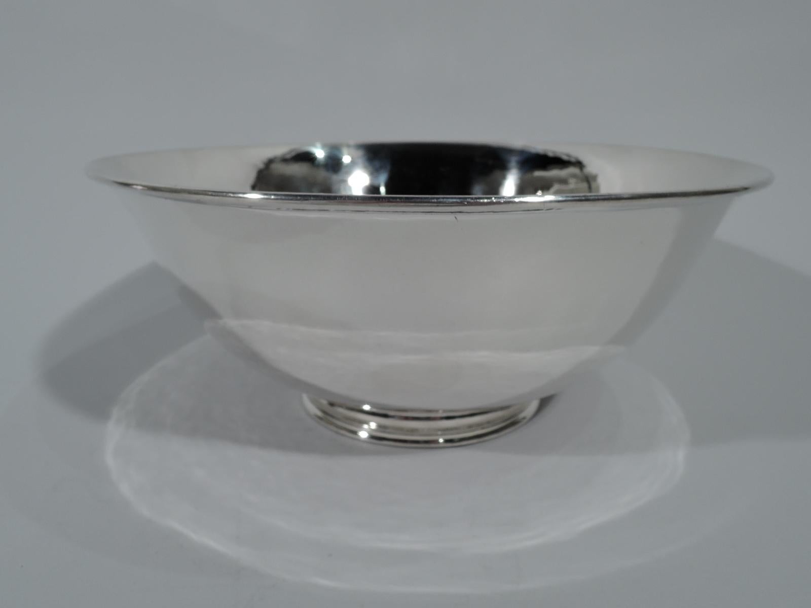 Craftsman hand-hammered sterling silver bowl. Made by Arthur Stone in Gardner, Mass. Curved and tapering sides and stepped inset foot. Hallmark includes silversmith’s initial U for Earl H. Underwood, who was active from 1921-7. Weight: 24 troy