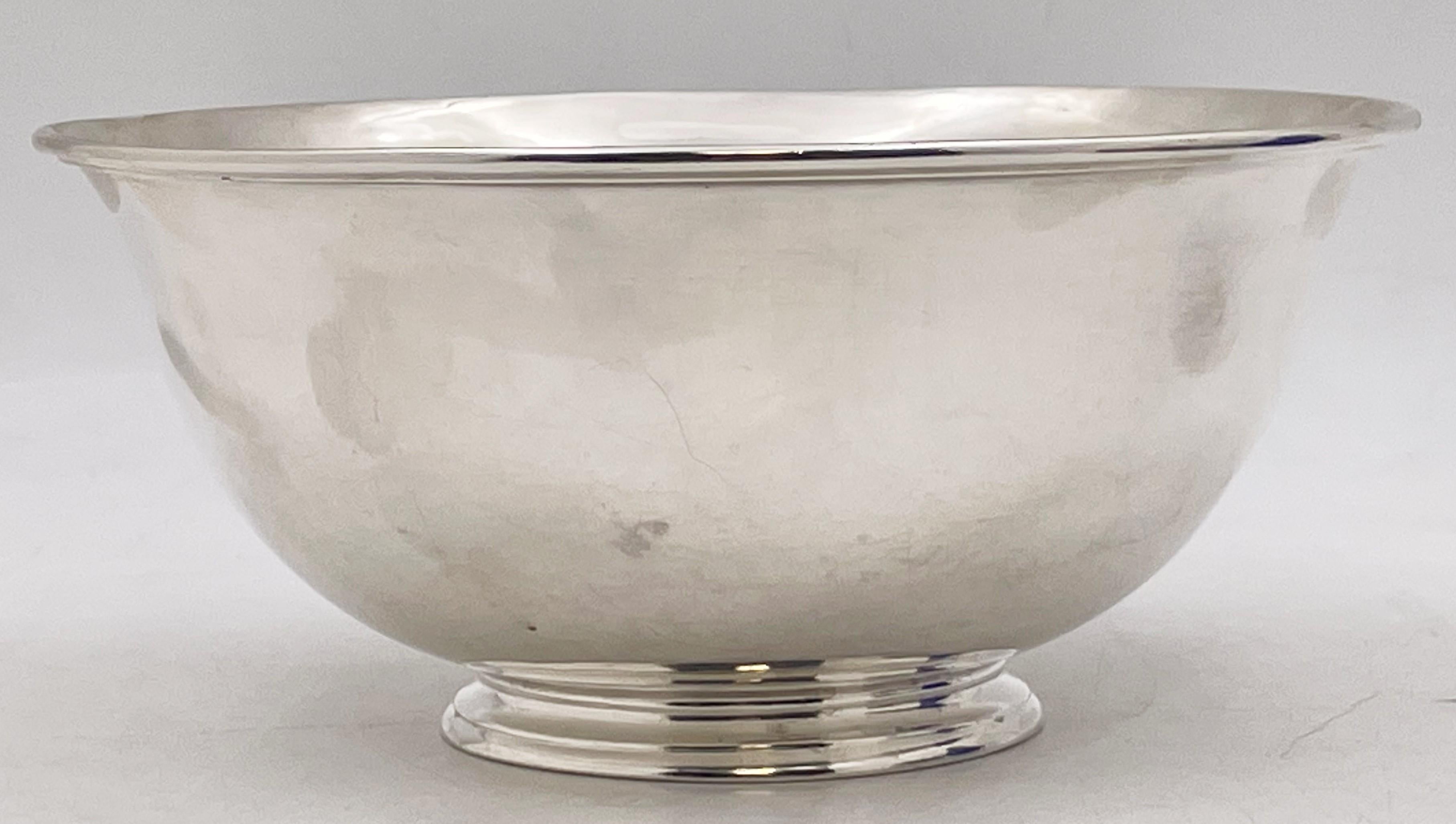 Arthur Stone sterling silver bowl in Arts & Crafts style from the early 20th century, with an elegant, geometric design. It measures 7 1/4'' in diameter by 3 1/4'' in height, weighs 14.1 troy ounces, and bears hallmarks as shown. 

Arthur J. Stone