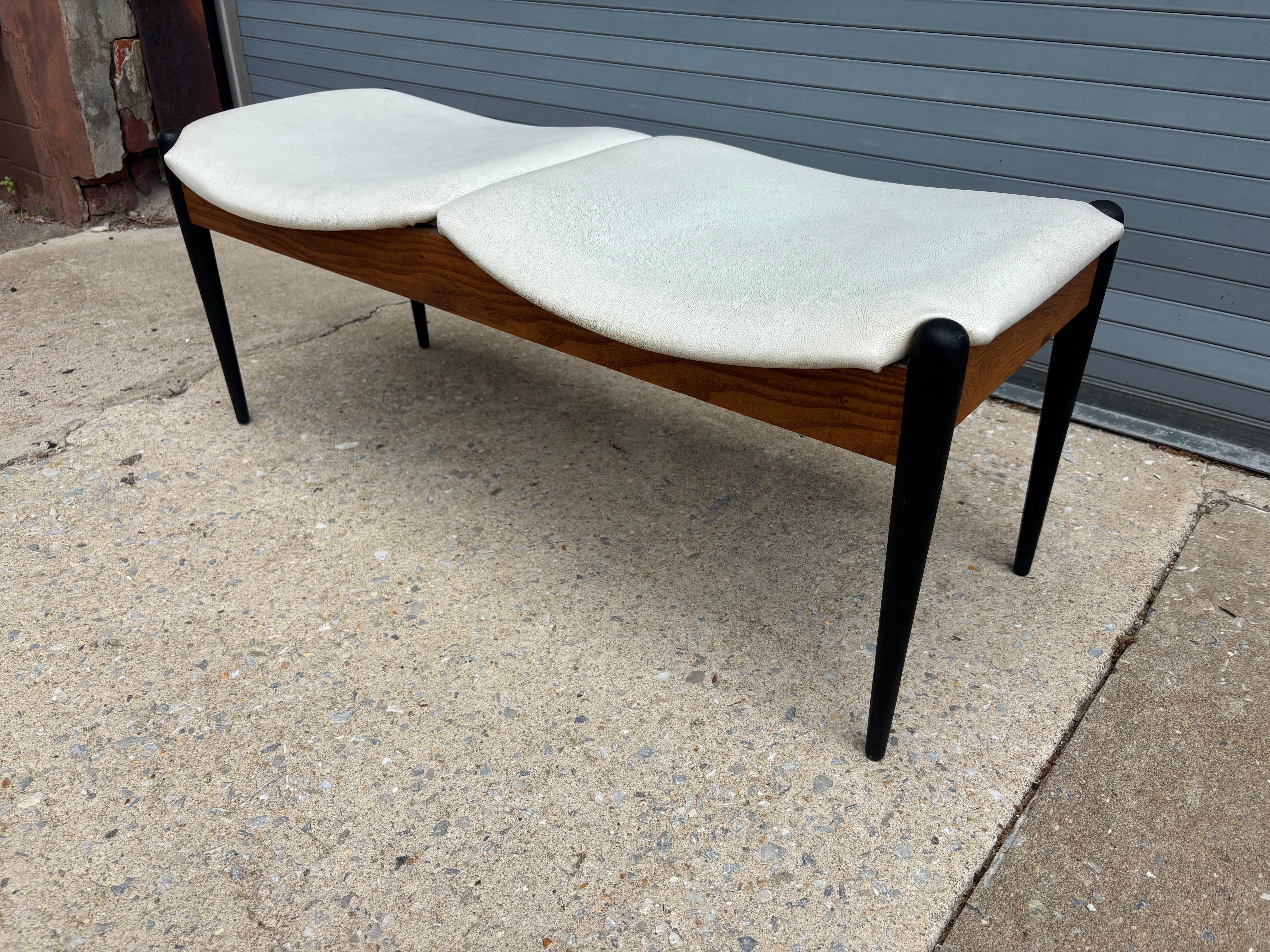 Arthur Umamoff, 2-Sitz-Bank für Washington Wood Products im Zustand „Gut“ im Angebot in Philadelphia, PA