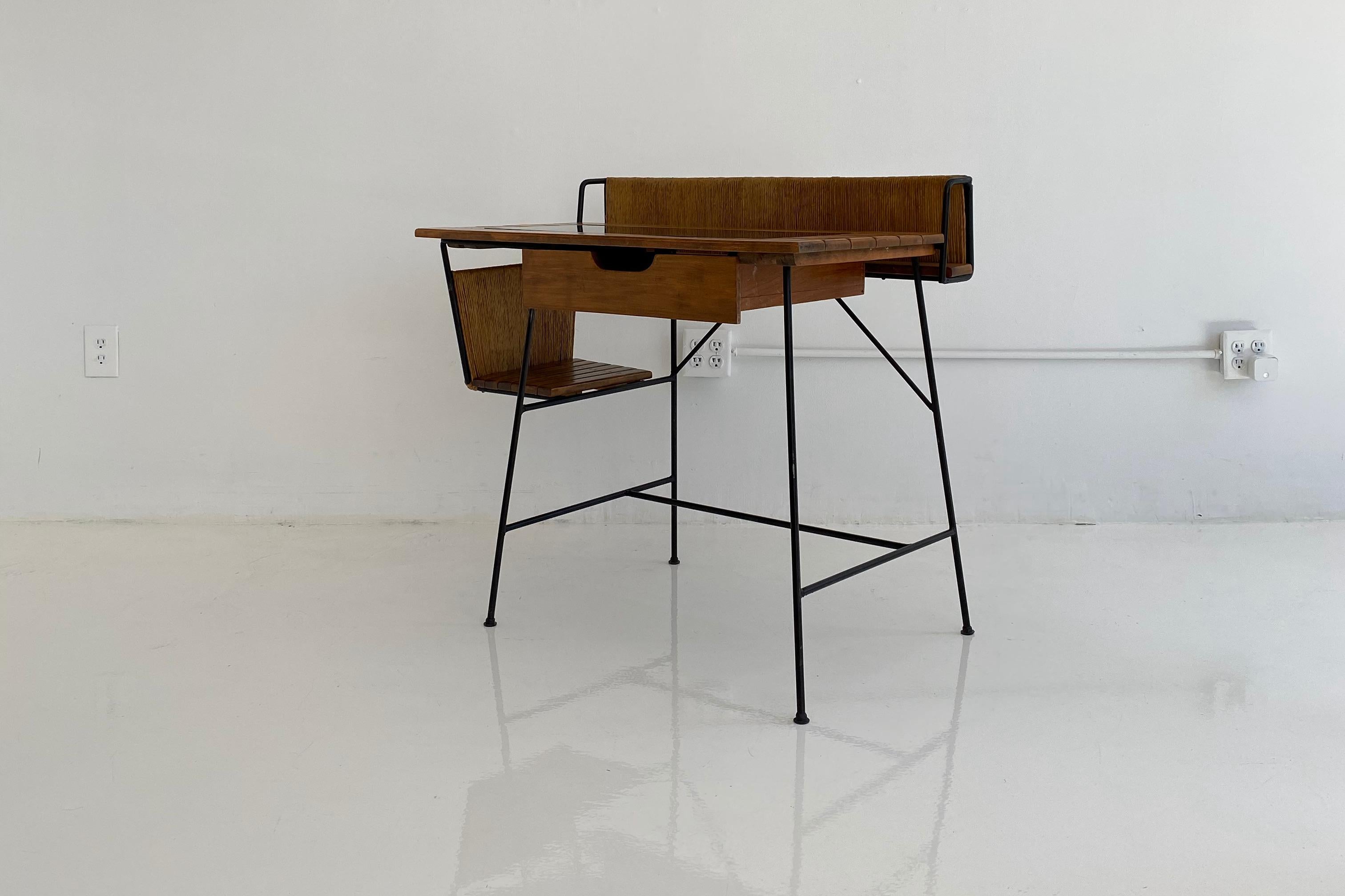 Schreibtisch und Stuhl von Arthur Umanoff im Angebot 4