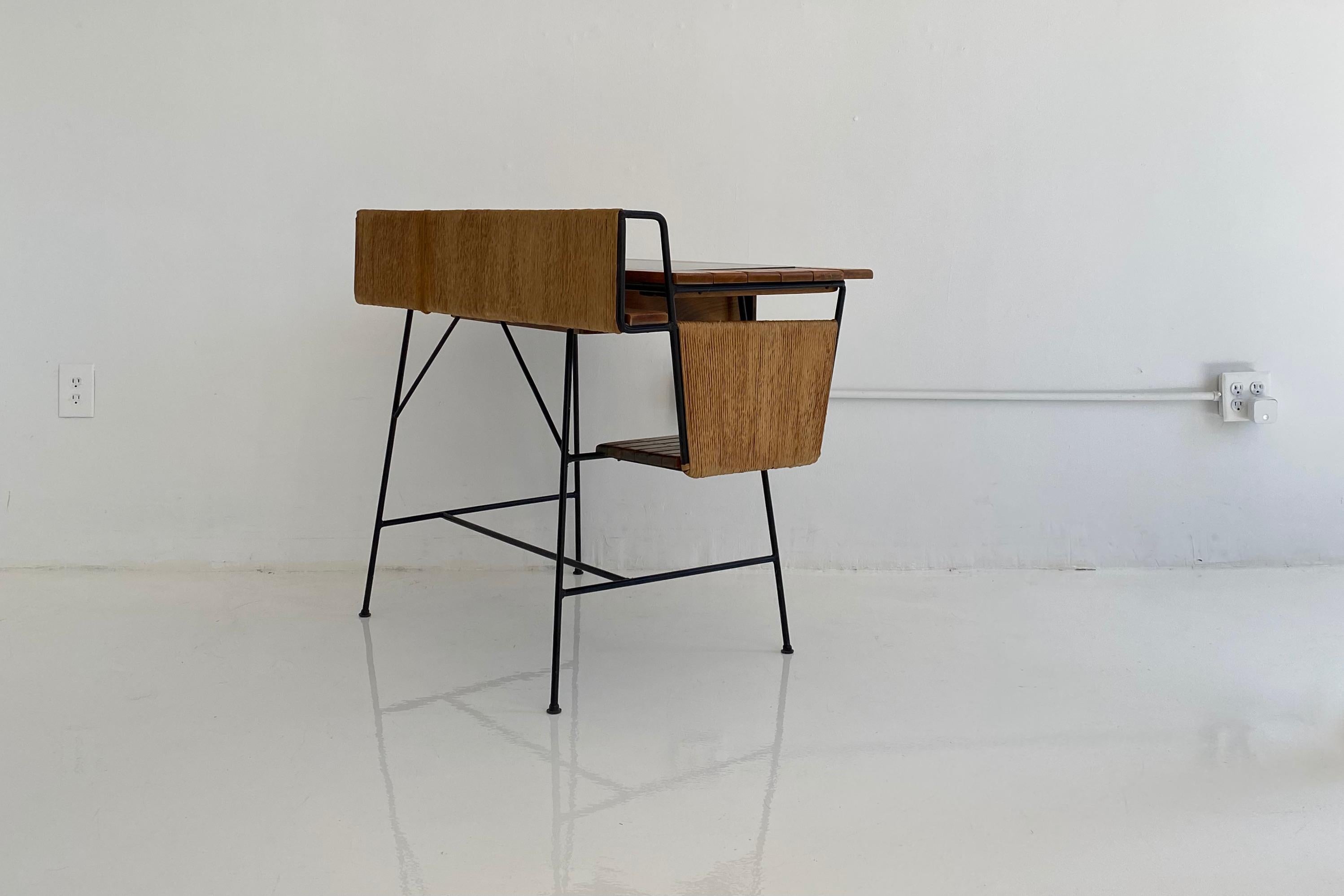 Schreibtisch und Stuhl von Arthur Umanoff (Holz) im Angebot