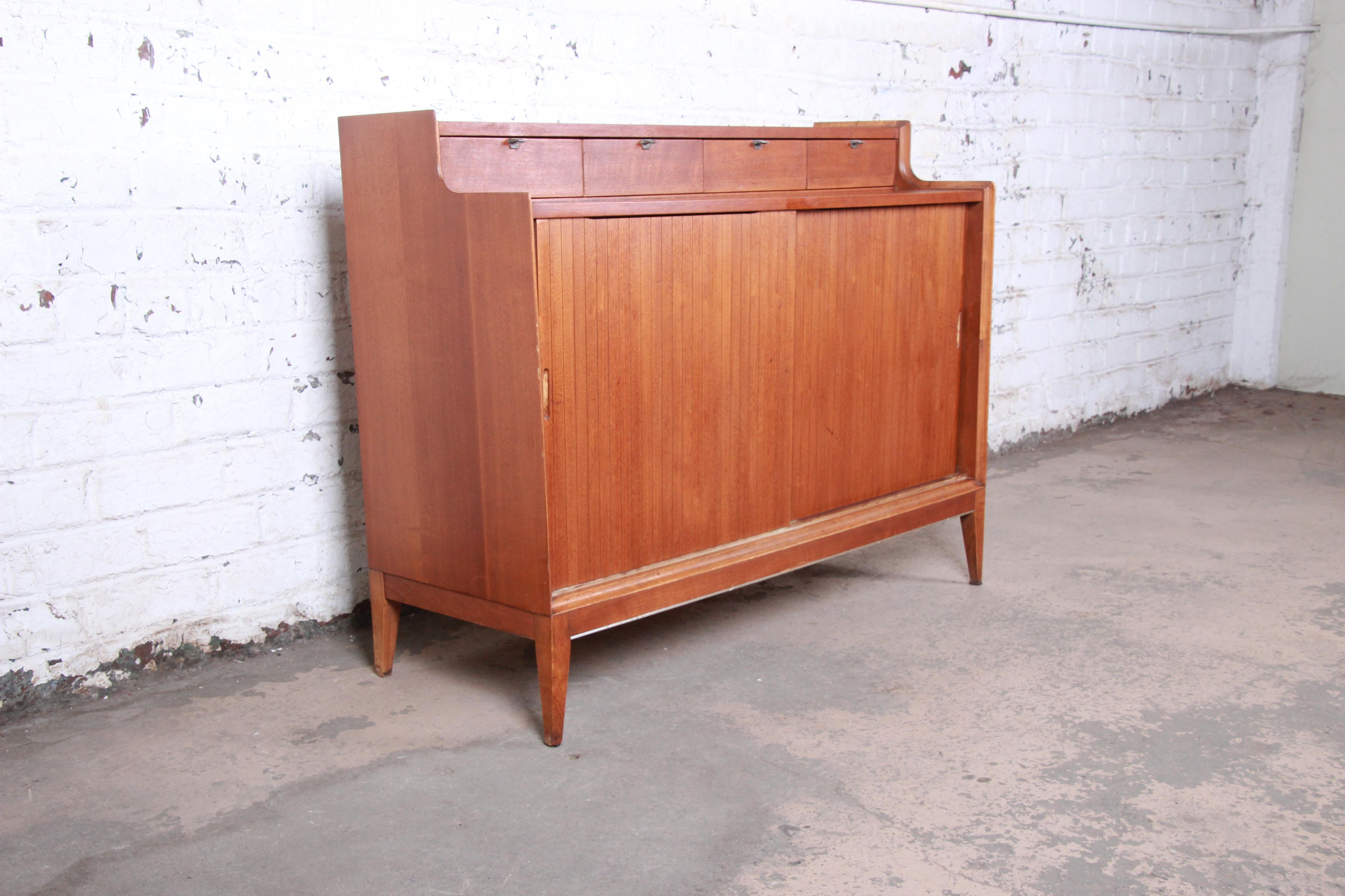 American Arthur Umanoff for Cavalier Mid-Century Modern Walnut Sideboard Credenza, 1960s