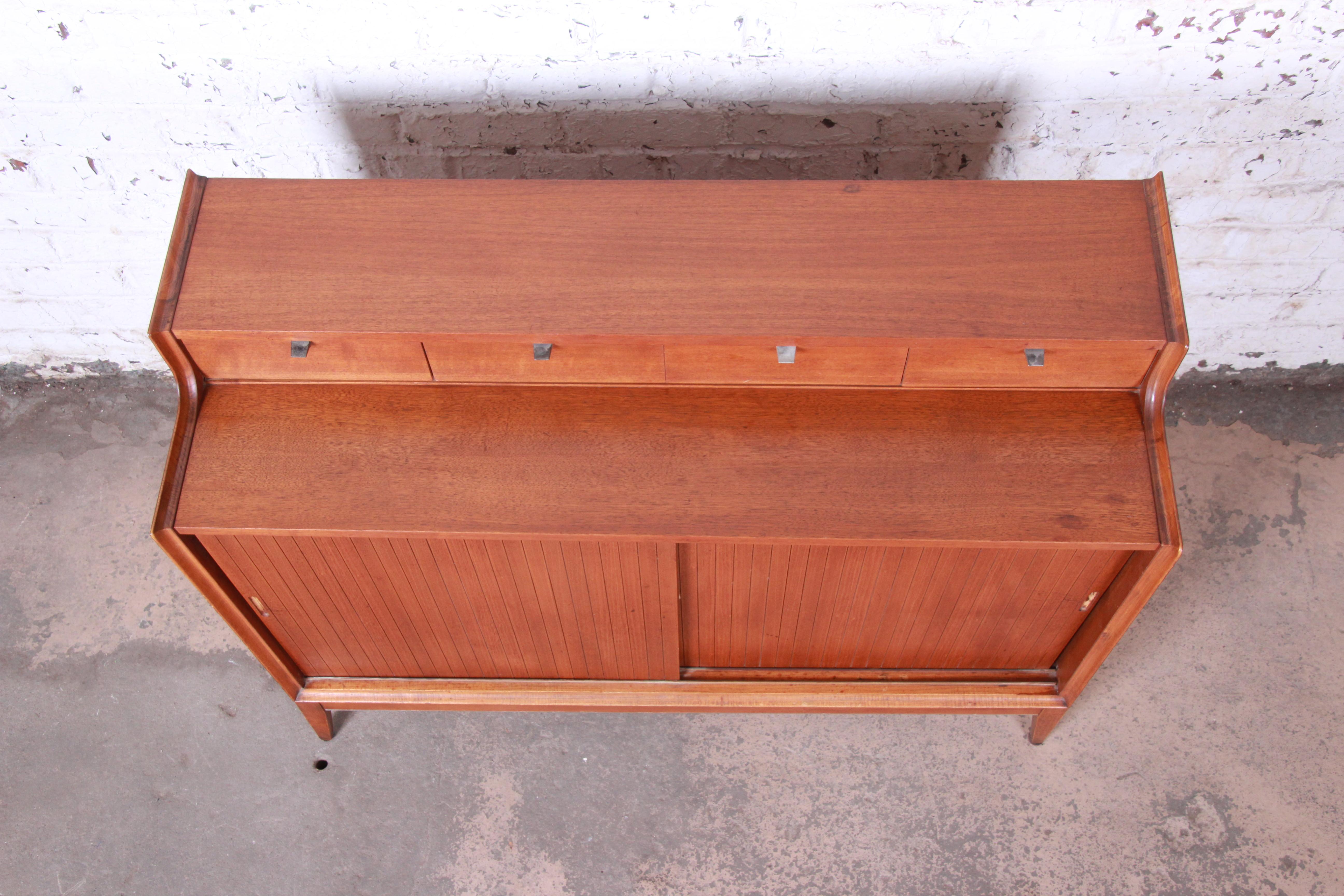 Mid-20th Century Arthur Umanoff for Cavalier Mid-Century Modern Walnut Sideboard Credenza, 1960s