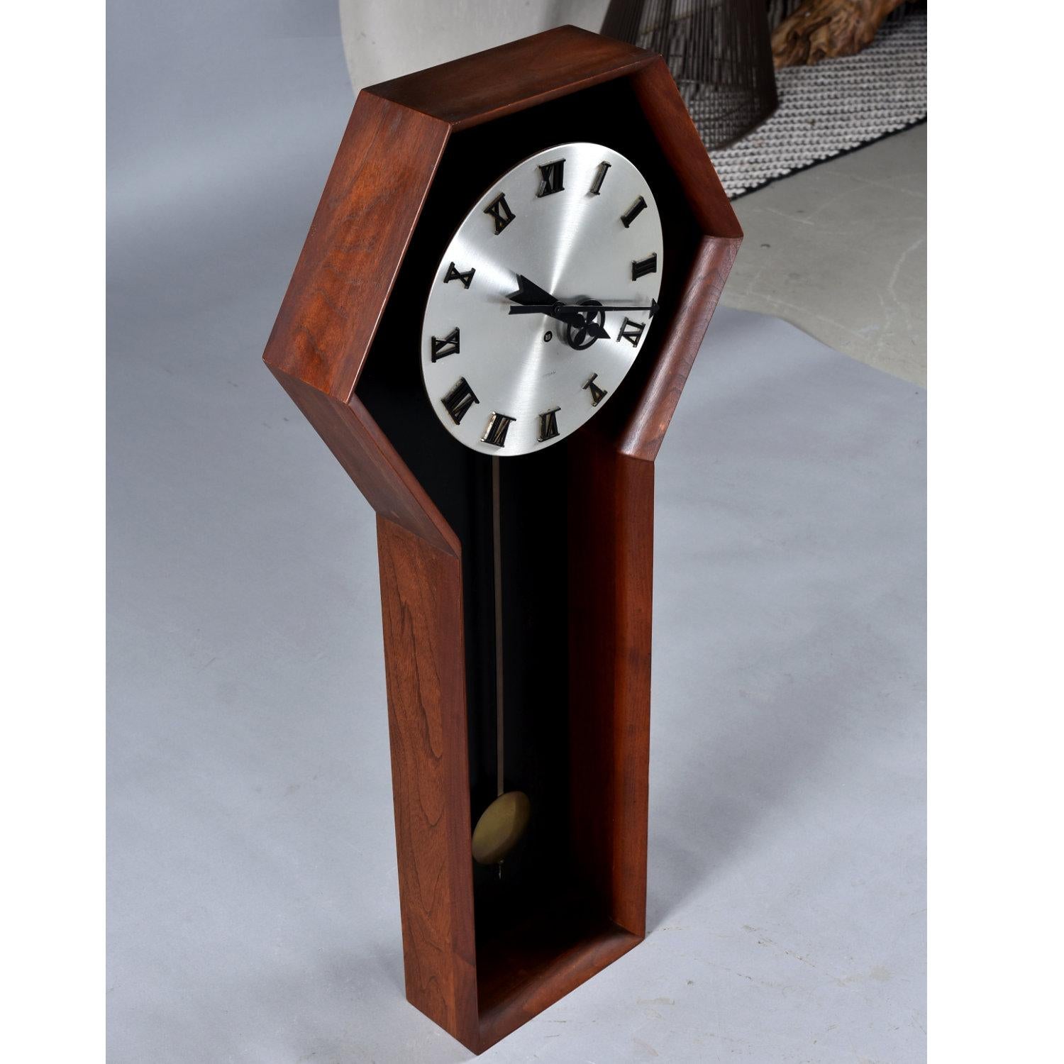 Arthur Umanoff für Howard Miller Model 557 Serviced Meridian Wanduhr im Angebot 3