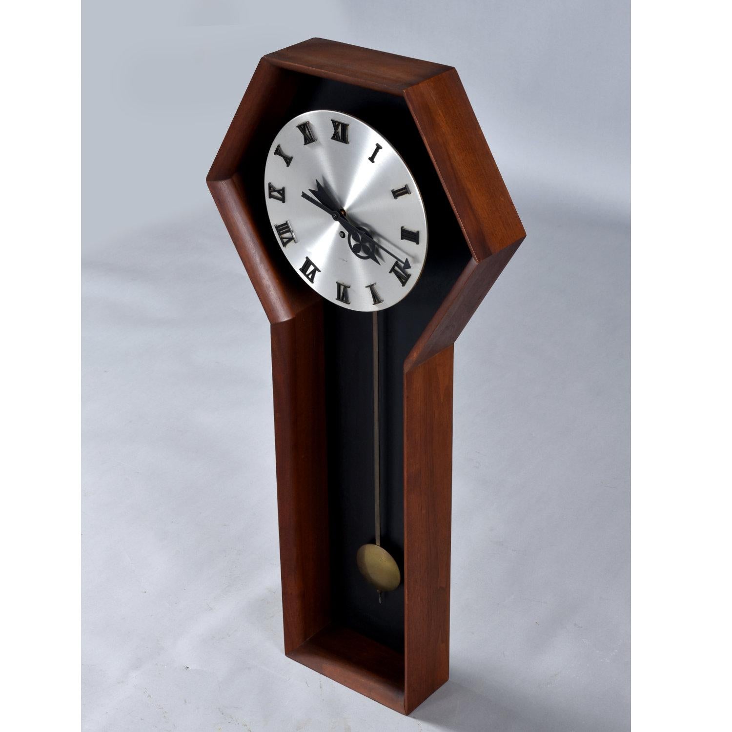Arthur Umanoff für Howard Miller Model 557 Serviced Meridian Wanduhr im Angebot 4